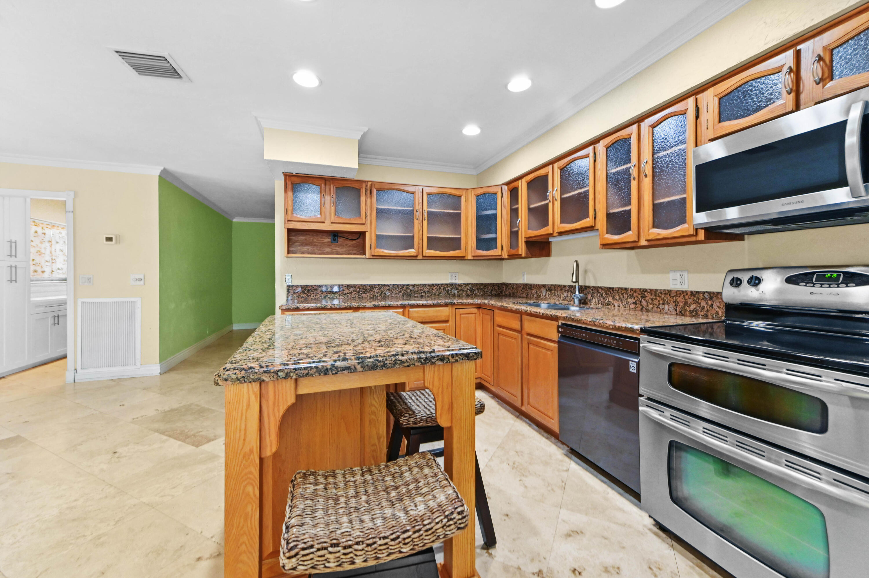 ALMAR ESTATES - Residential