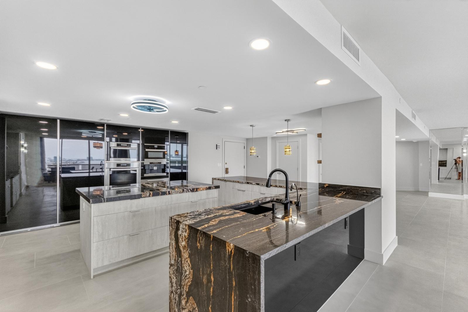 OLD PORT COVE LAKE POINT TOWER CONDO - Residential