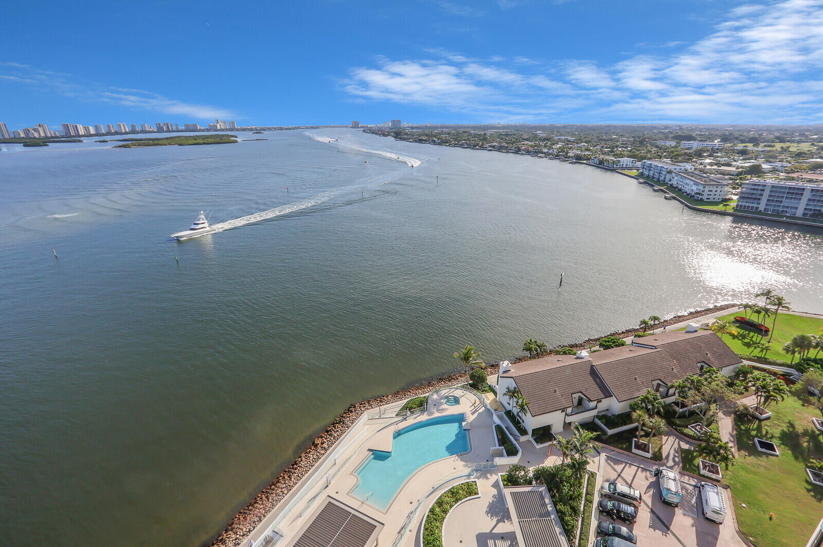 OLD PORT COVE LAKE POINT TOWER CONDO - Residential
