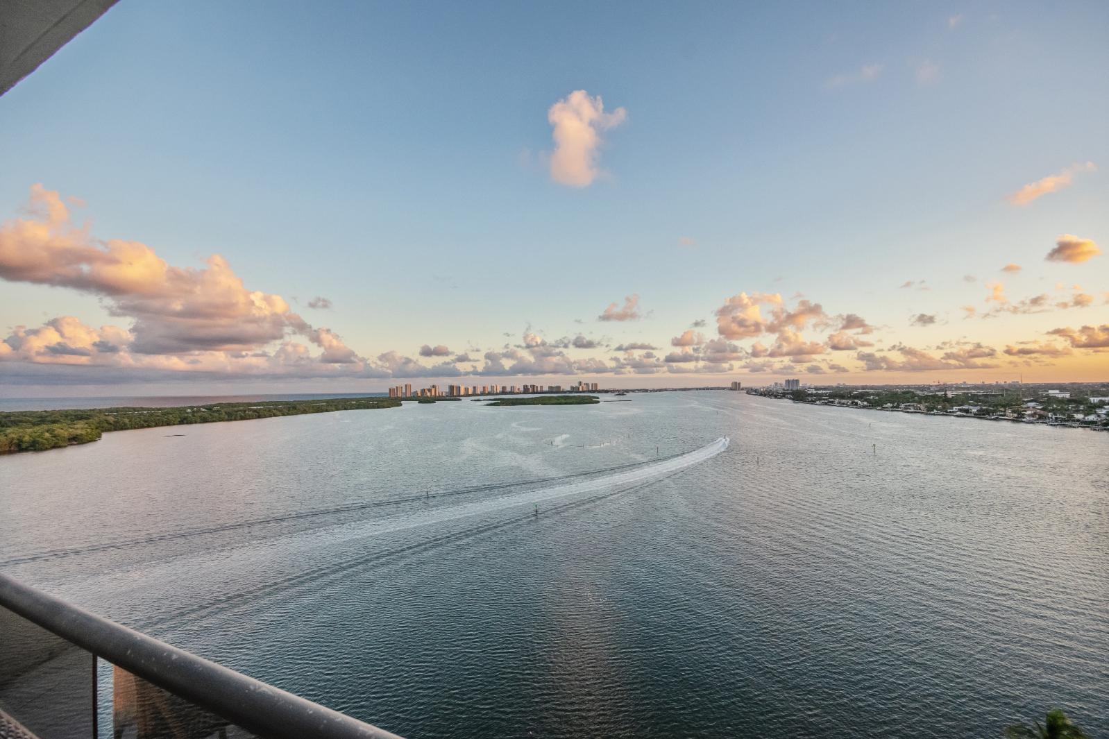 OLD PORT COVE LAKE POINT TOWER CONDO - Residential