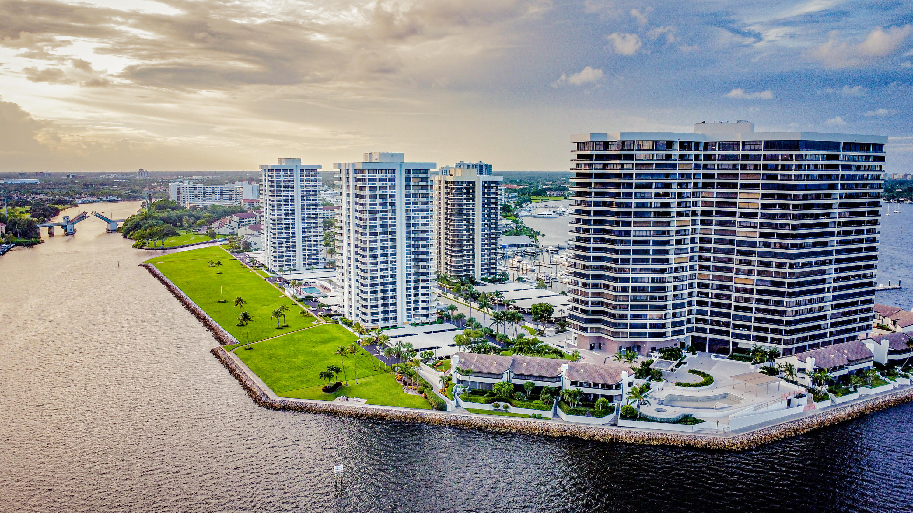 OLD PORT COVE LAKE POINT TOWER CONDO - Residential