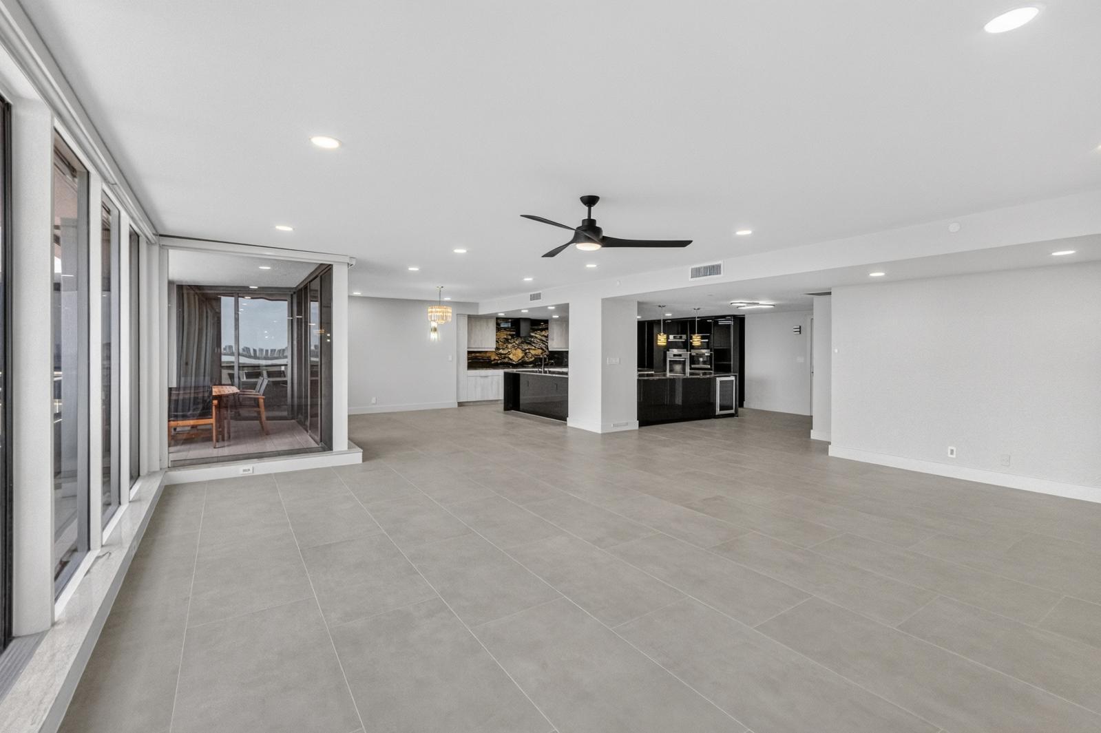 OLD PORT COVE LAKE POINT TOWER CONDO - Residential