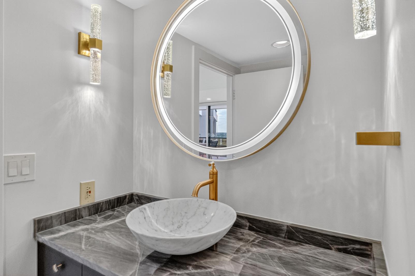 OLD PORT COVE LAKE POINT TOWER CONDO - Residential
