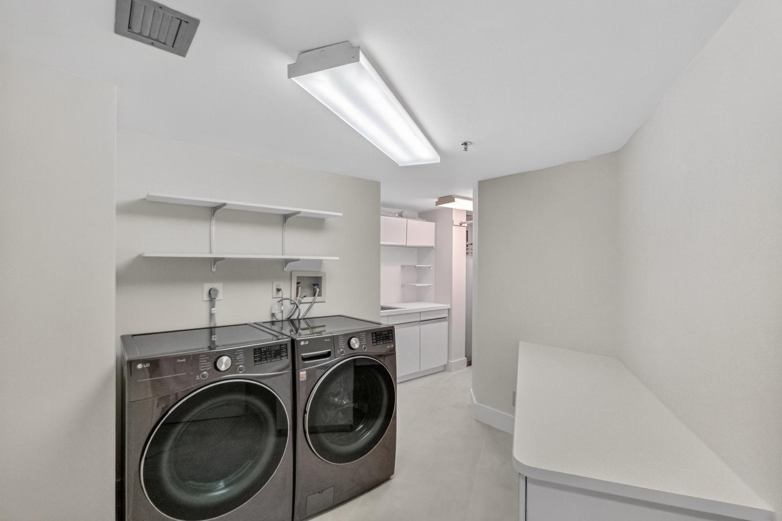 OLD PORT COVE LAKE POINT TOWER CONDO - Residential