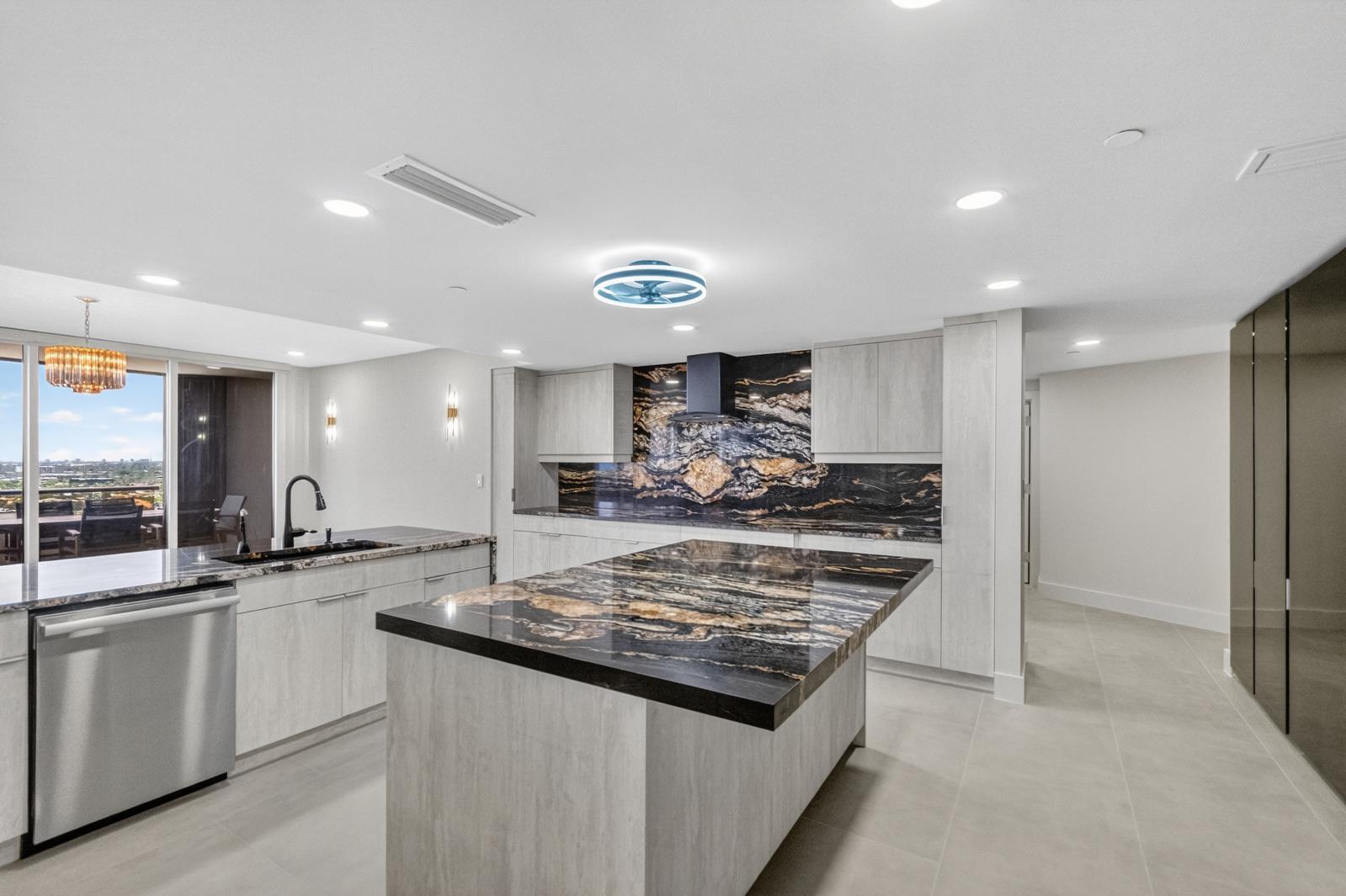 OLD PORT COVE LAKE POINT TOWER CONDO - Residential
