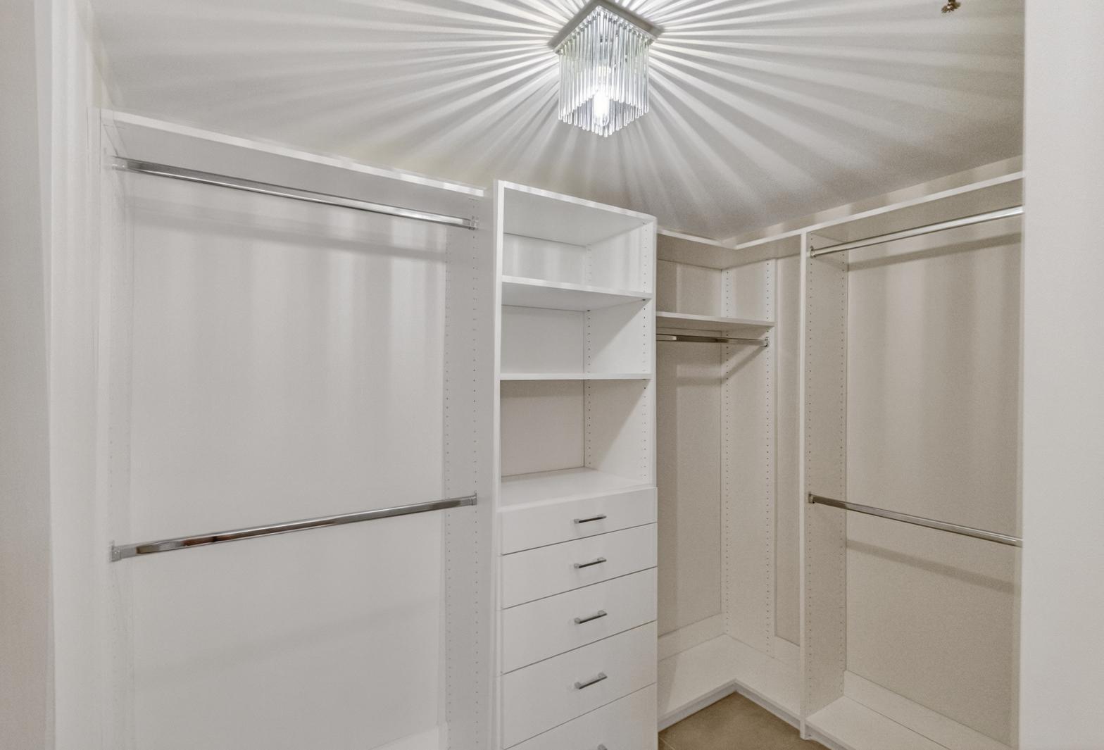 OLD PORT COVE LAKE POINT TOWER CONDO - Residential