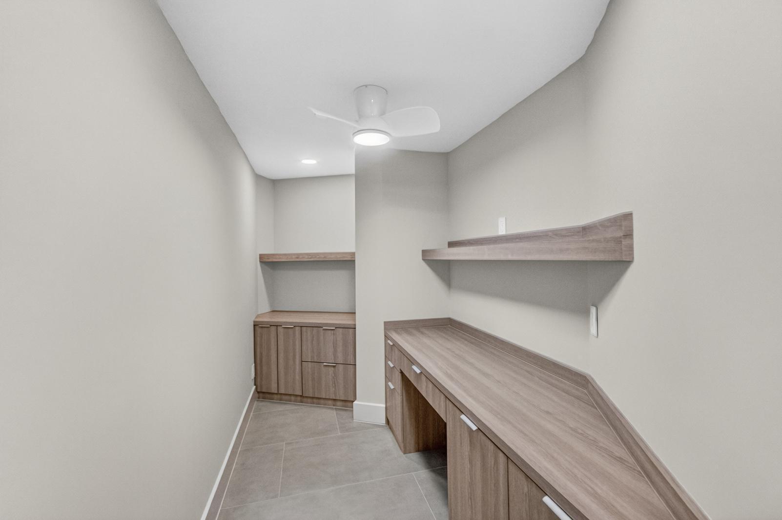 OLD PORT COVE LAKE POINT TOWER CONDO - Residential
