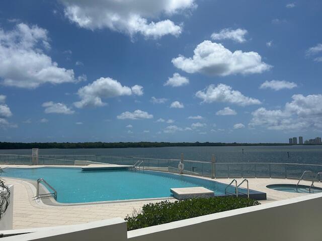 OLD PORT COVE LAKE POINT TOWER CONDO - Residential