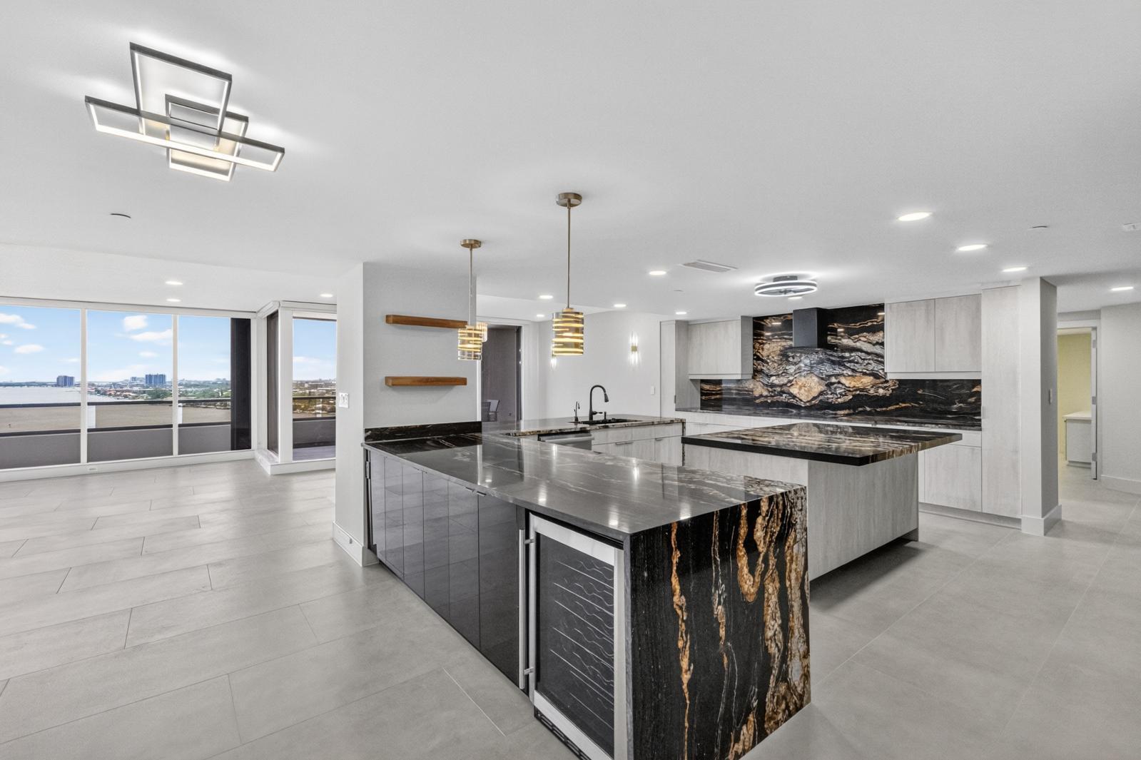 OLD PORT COVE LAKE POINT TOWER CONDO - Residential