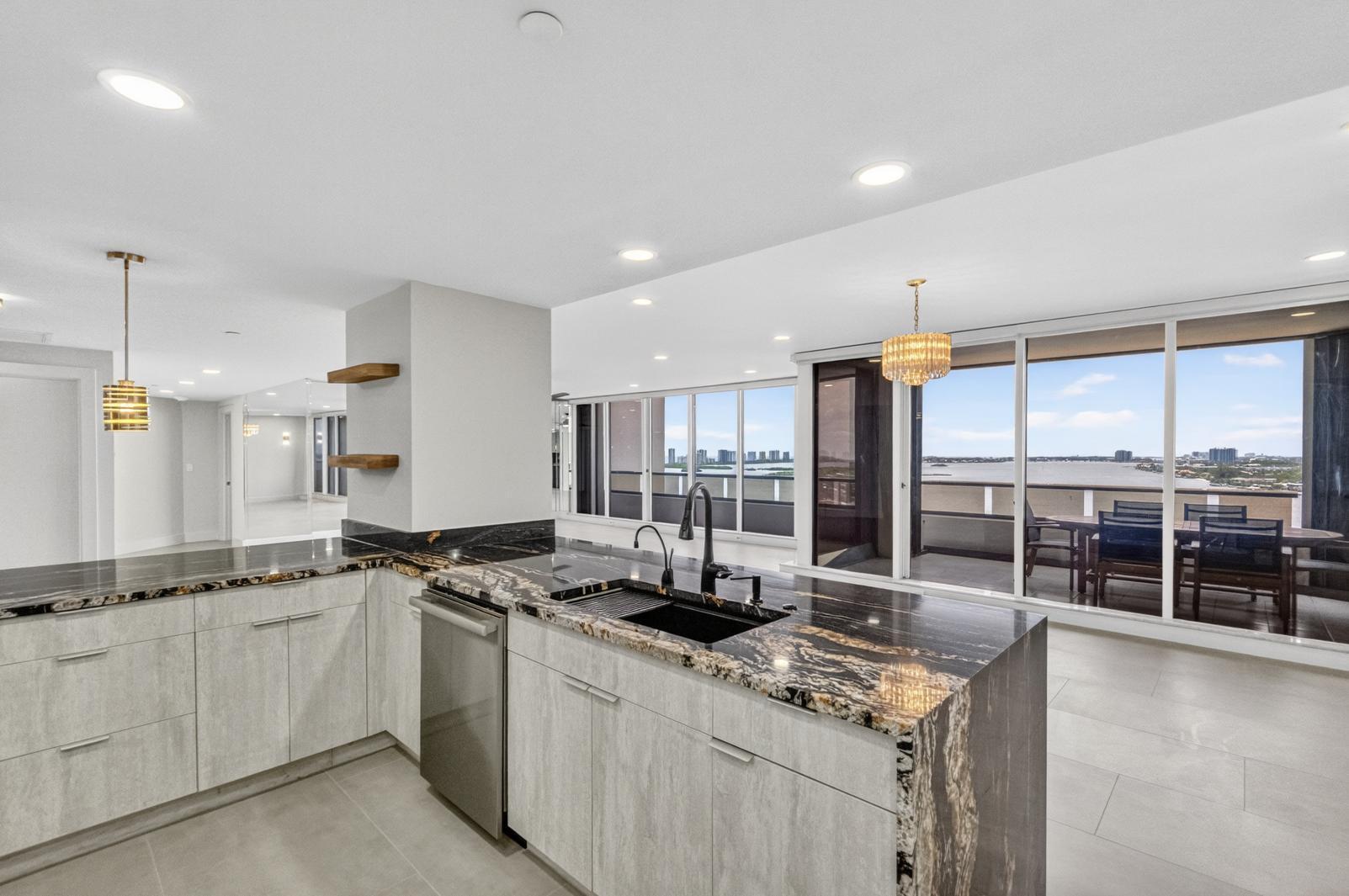 OLD PORT COVE LAKE POINT TOWER CONDO - Residential