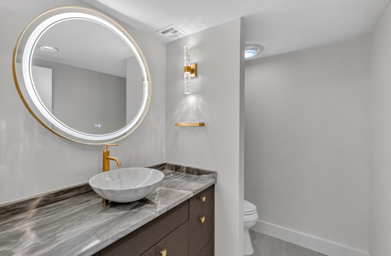 OLD PORT COVE LAKE POINT TOWER CONDO - Residential