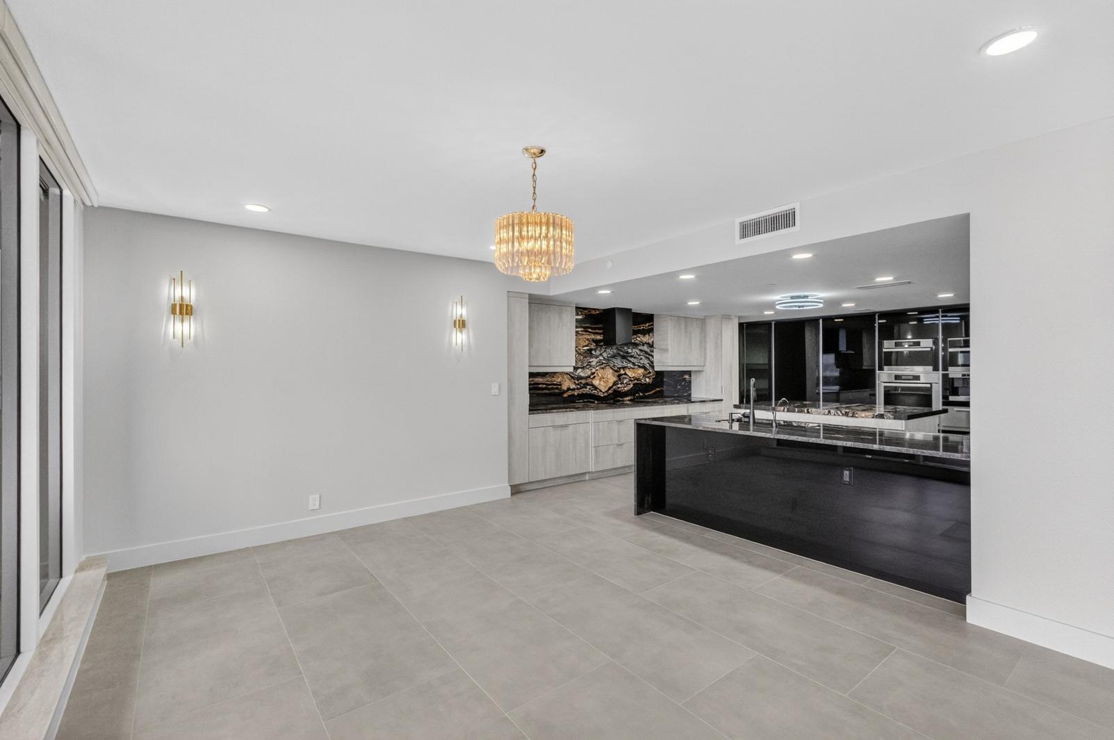 OLD PORT COVE LAKE POINT TOWER CONDO - Residential