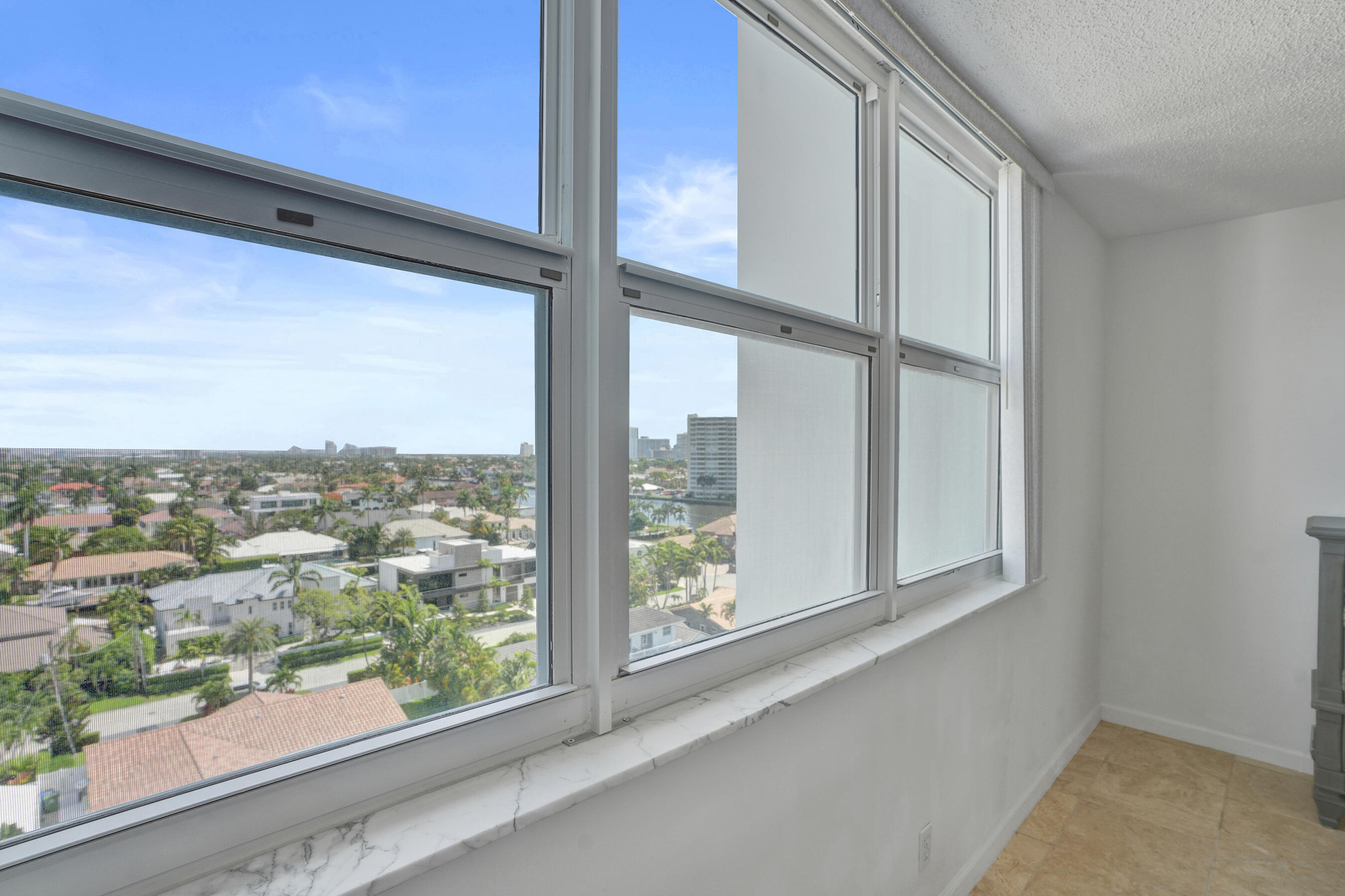 CARLYLE CONDOMINIUM - Residential