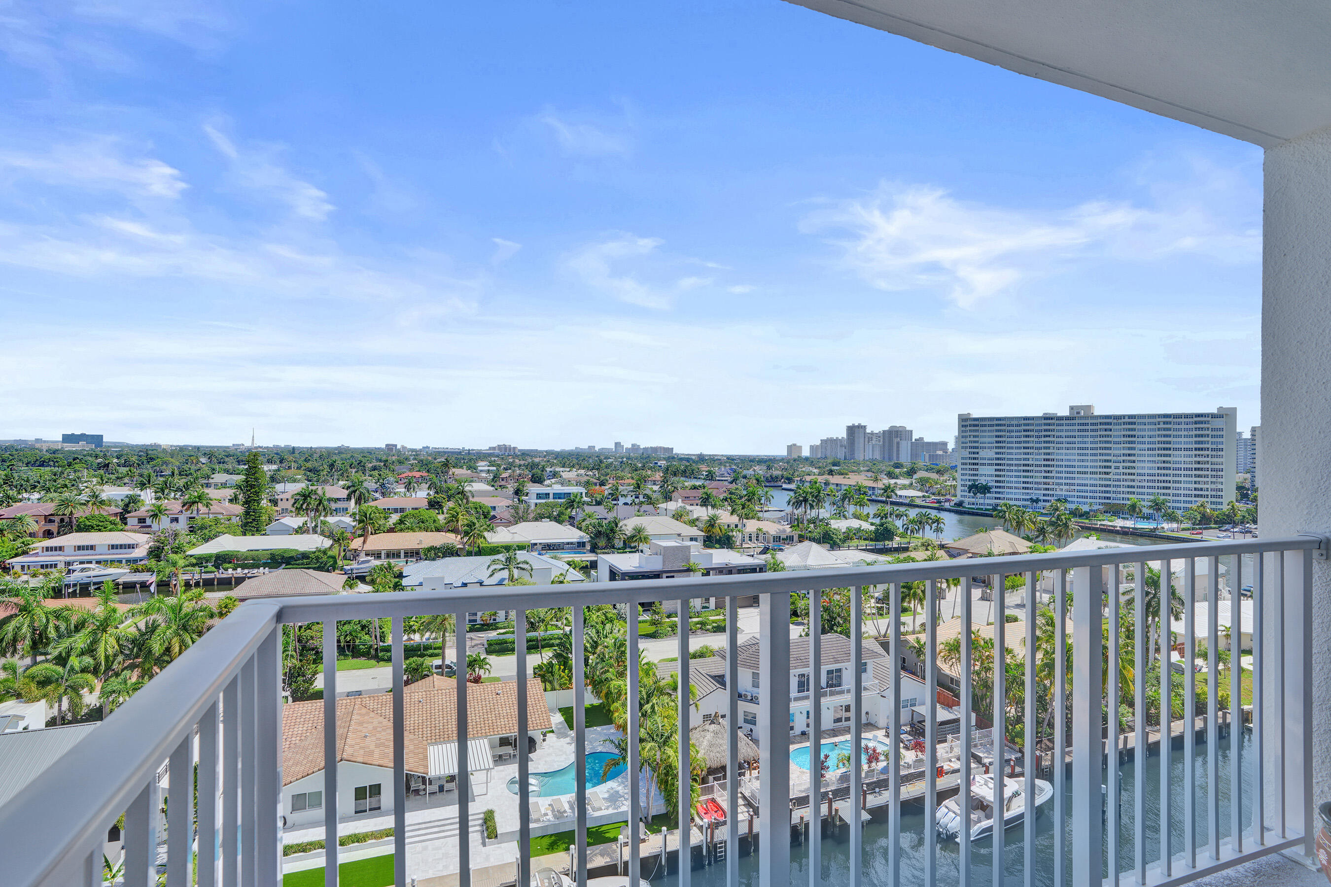 CARLYLE CONDOMINIUM - Residential