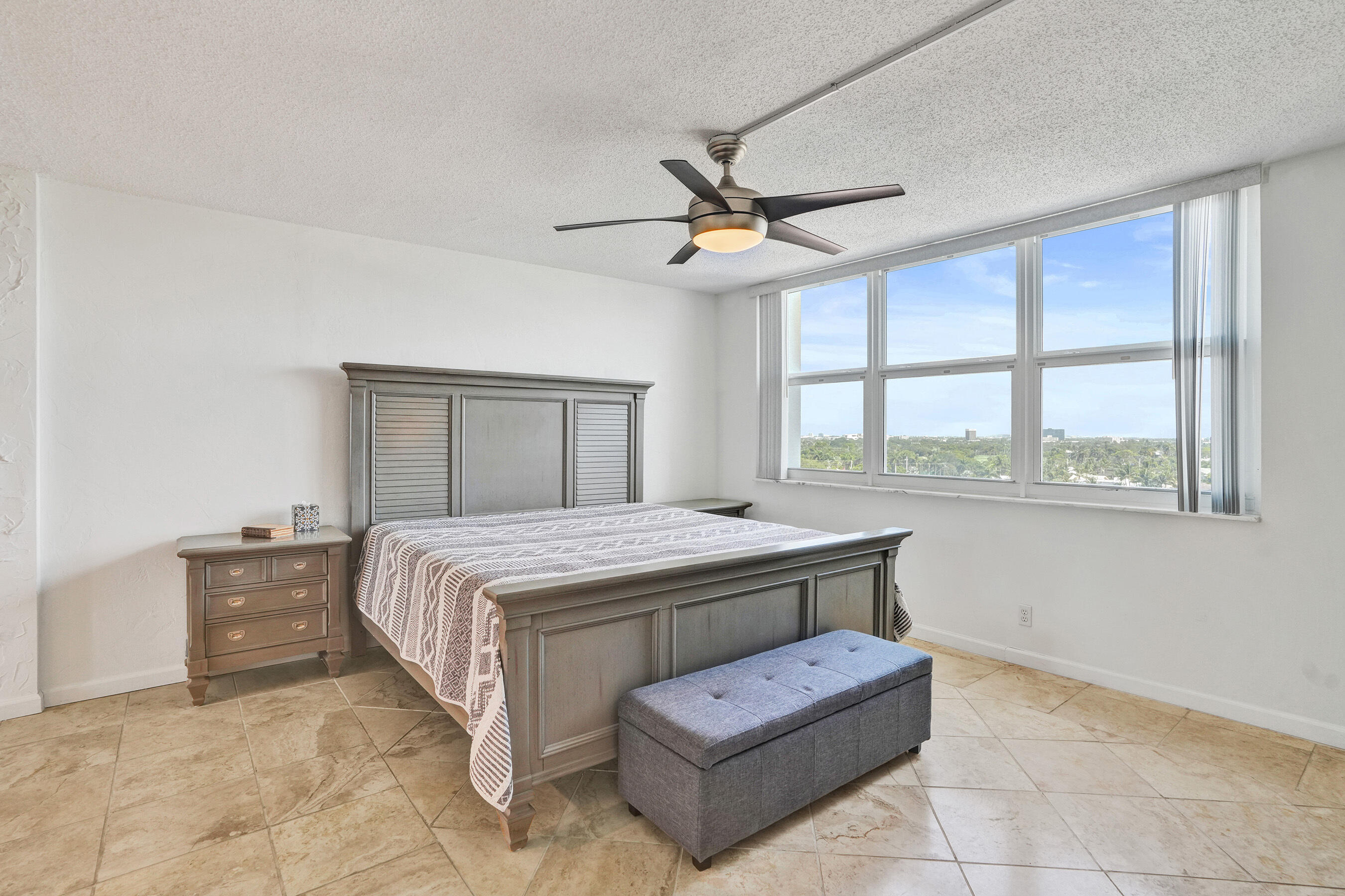 CARLYLE CONDOMINIUM - Residential
