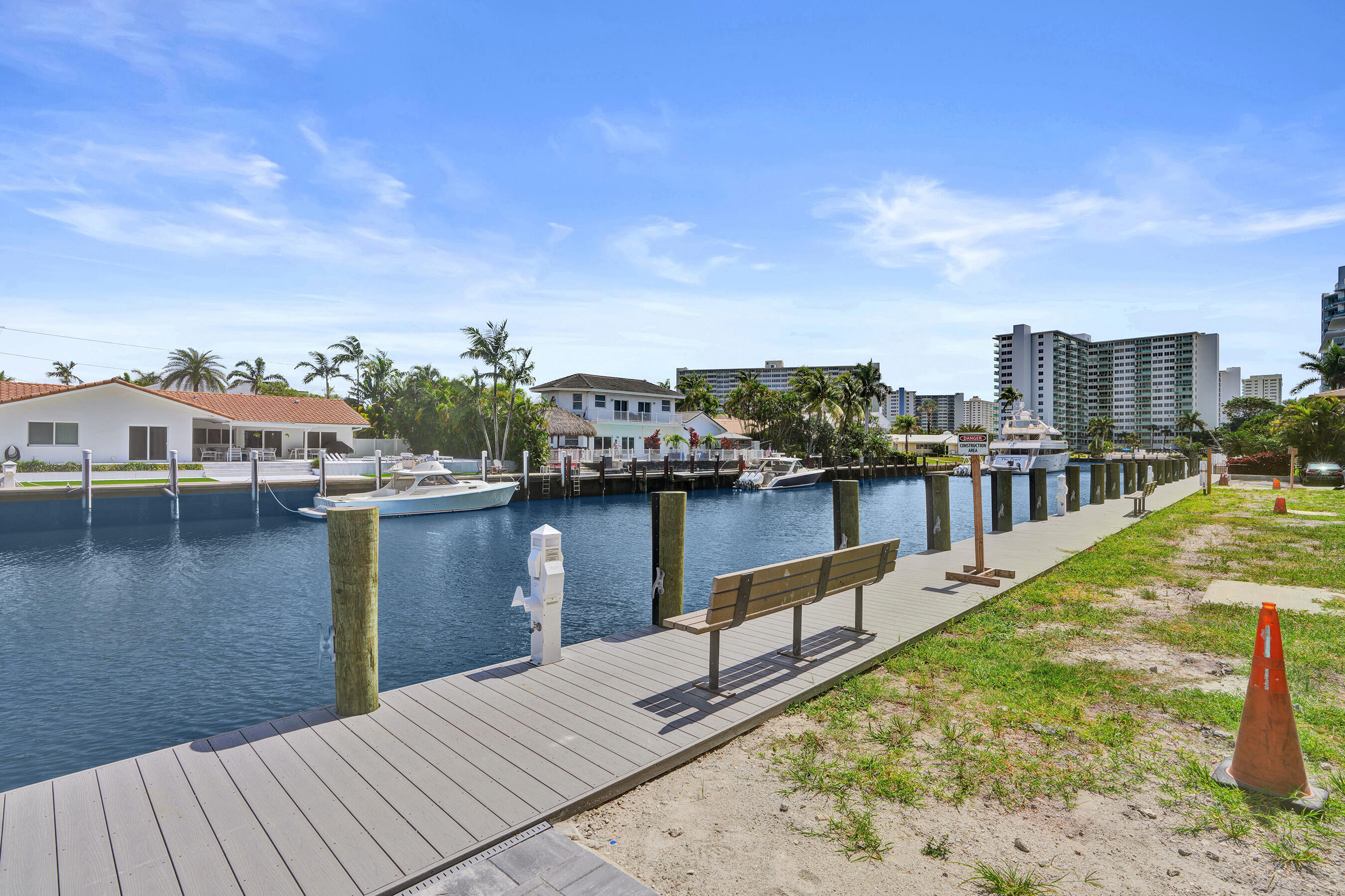 CARLYLE CONDOMINIUM - Residential