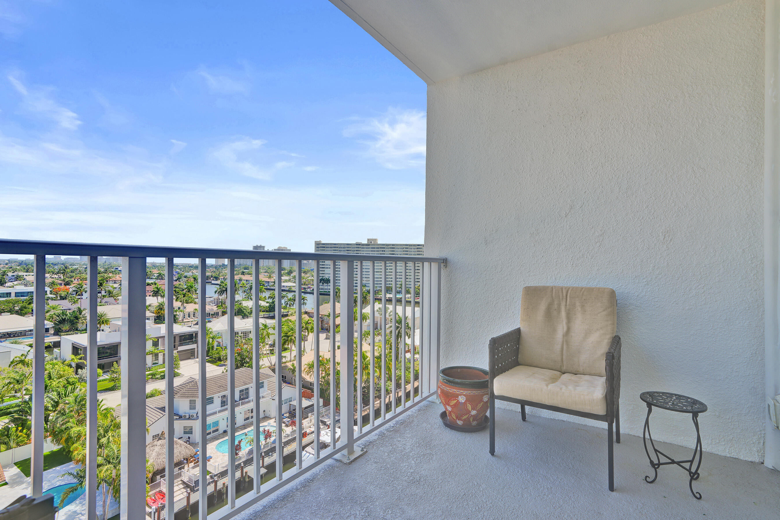 CARLYLE CONDOMINIUM - Residential
