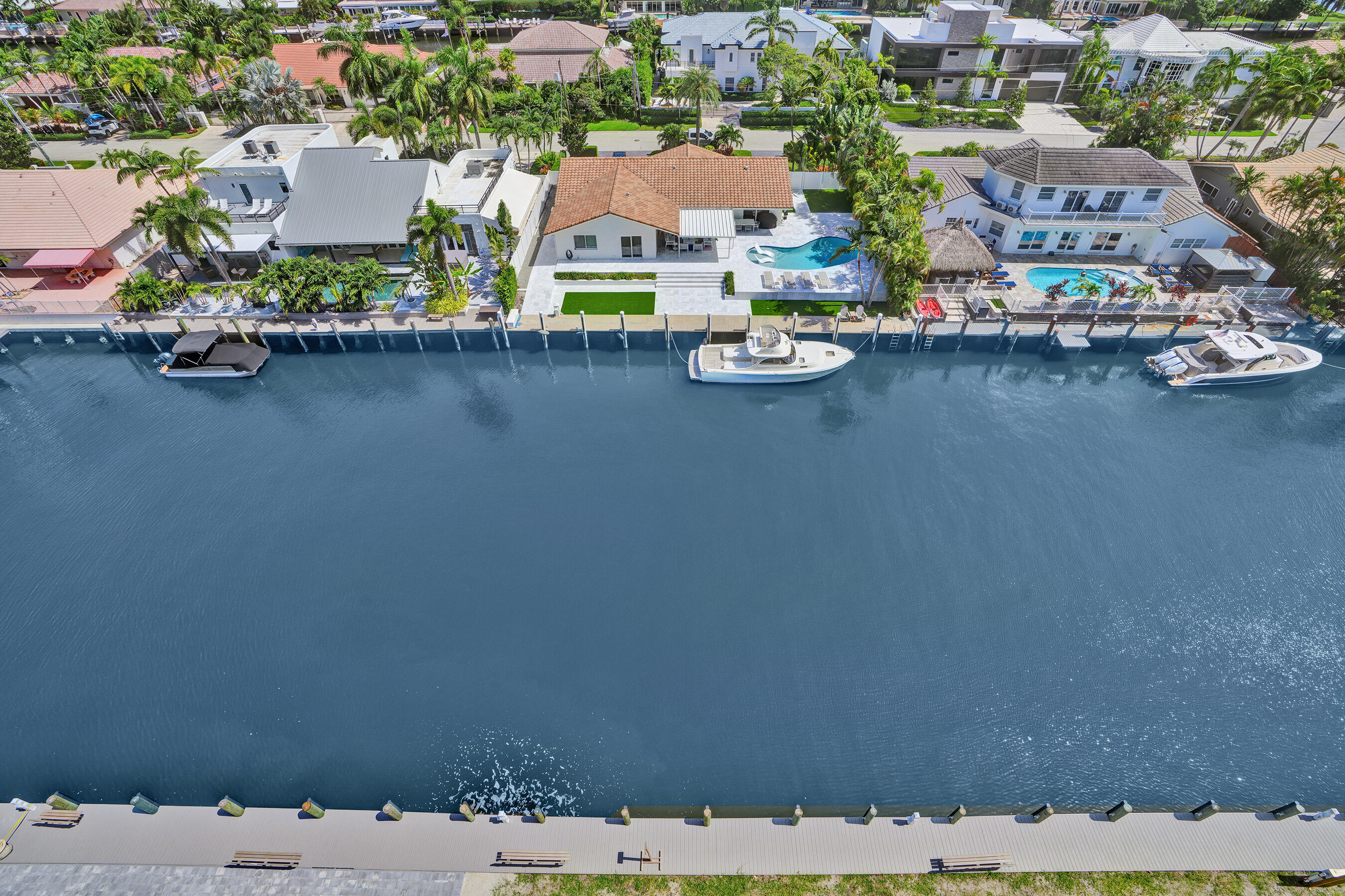 CARLYLE CONDOMINIUM - Residential