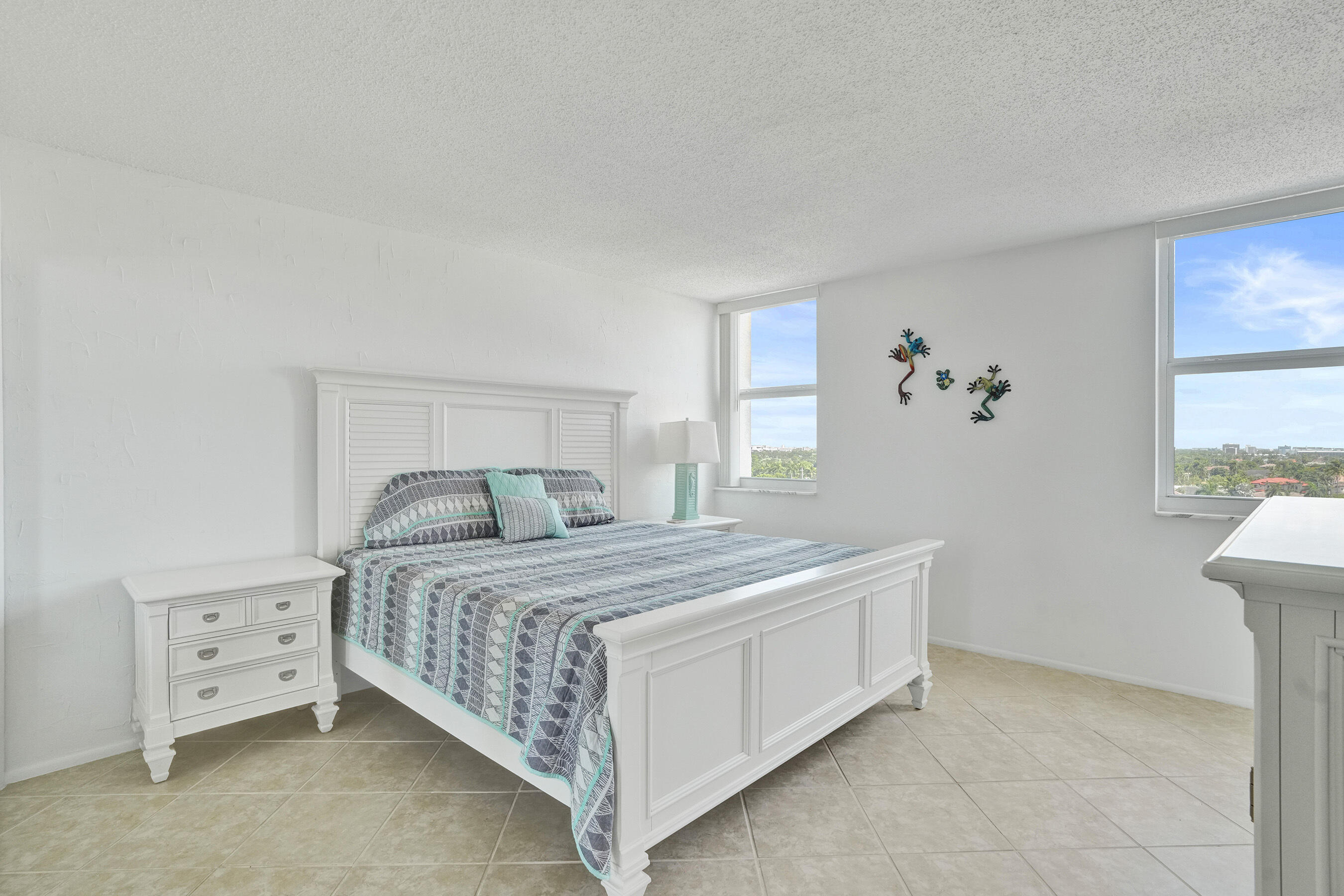 CARLYLE CONDOMINIUM - Residential