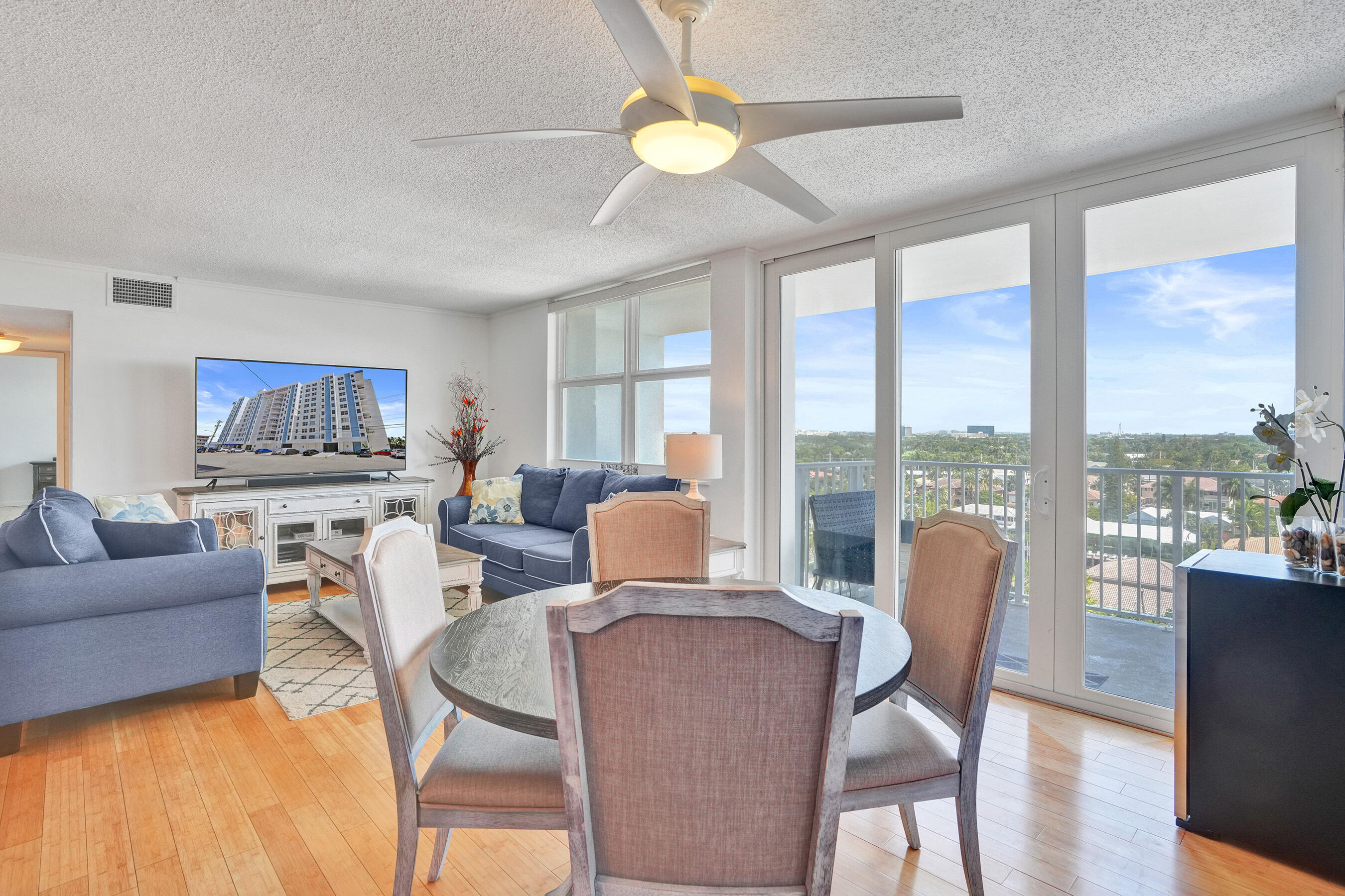 CARLYLE CONDOMINIUM - Residential