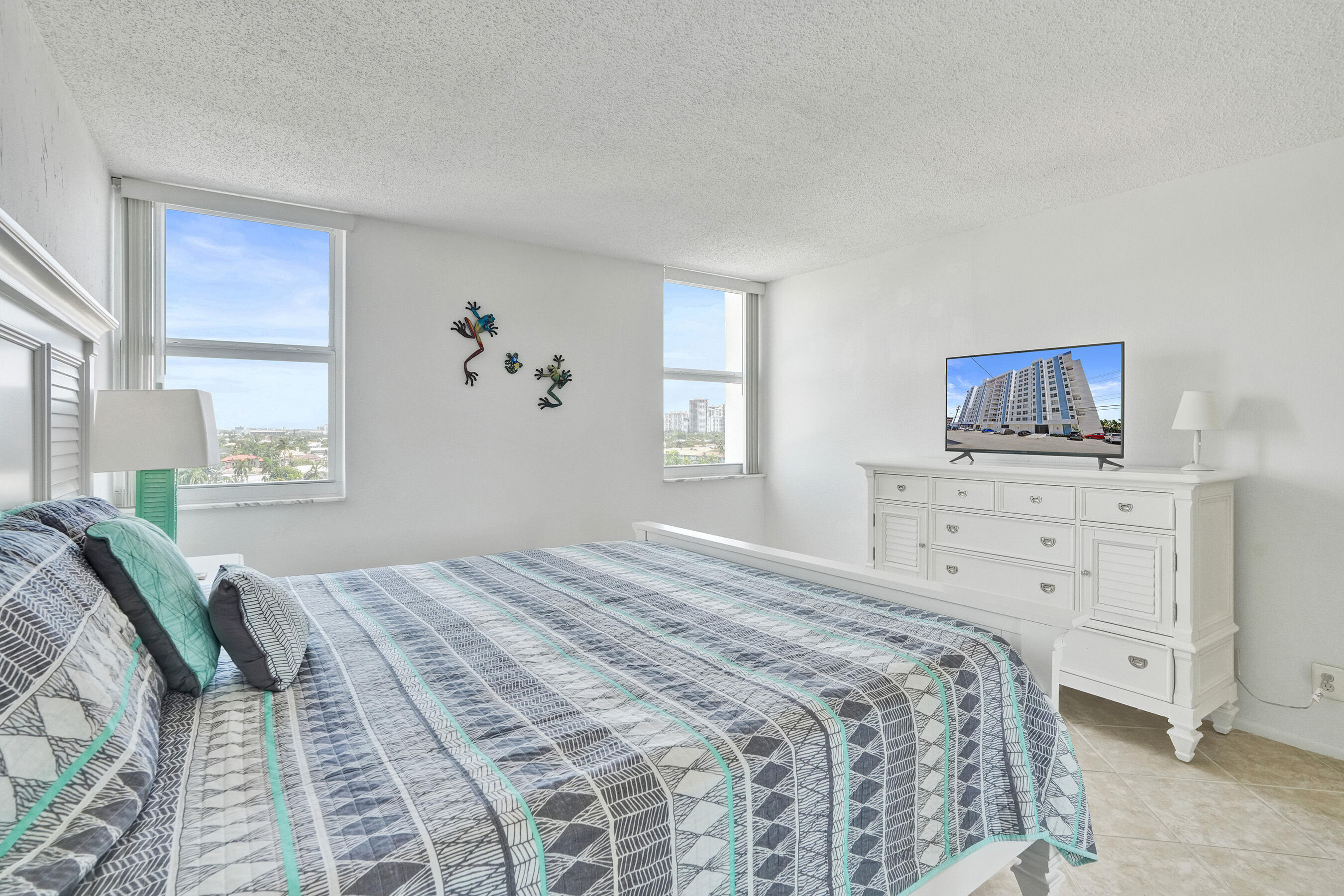 CARLYLE CONDOMINIUM - Residential