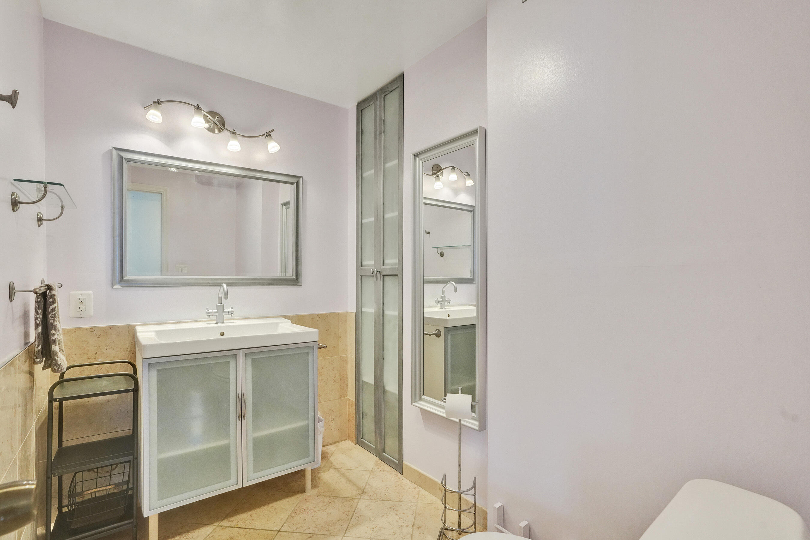 CARLYLE CONDOMINIUM - Residential