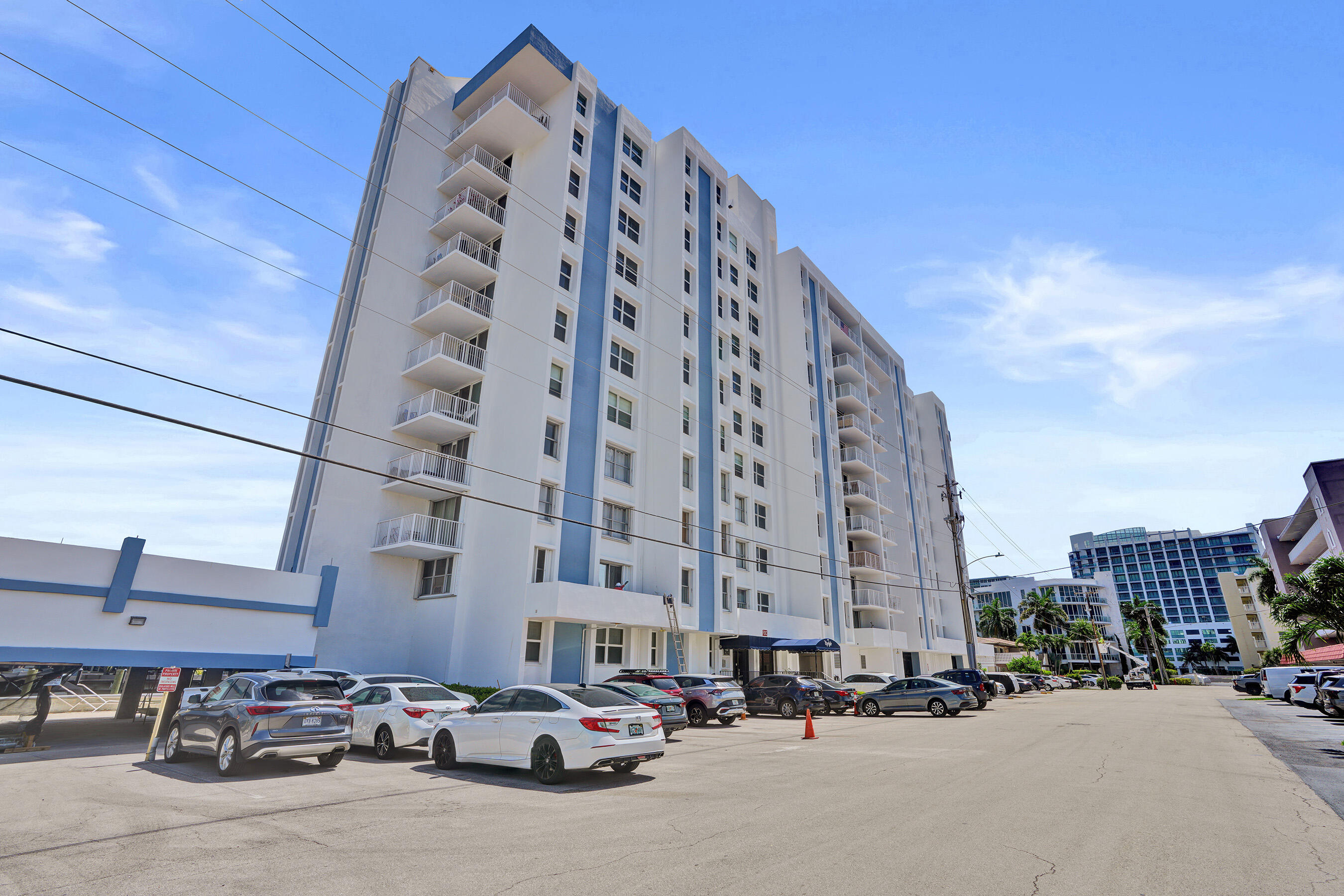 CARLYLE CONDOMINIUM - Residential