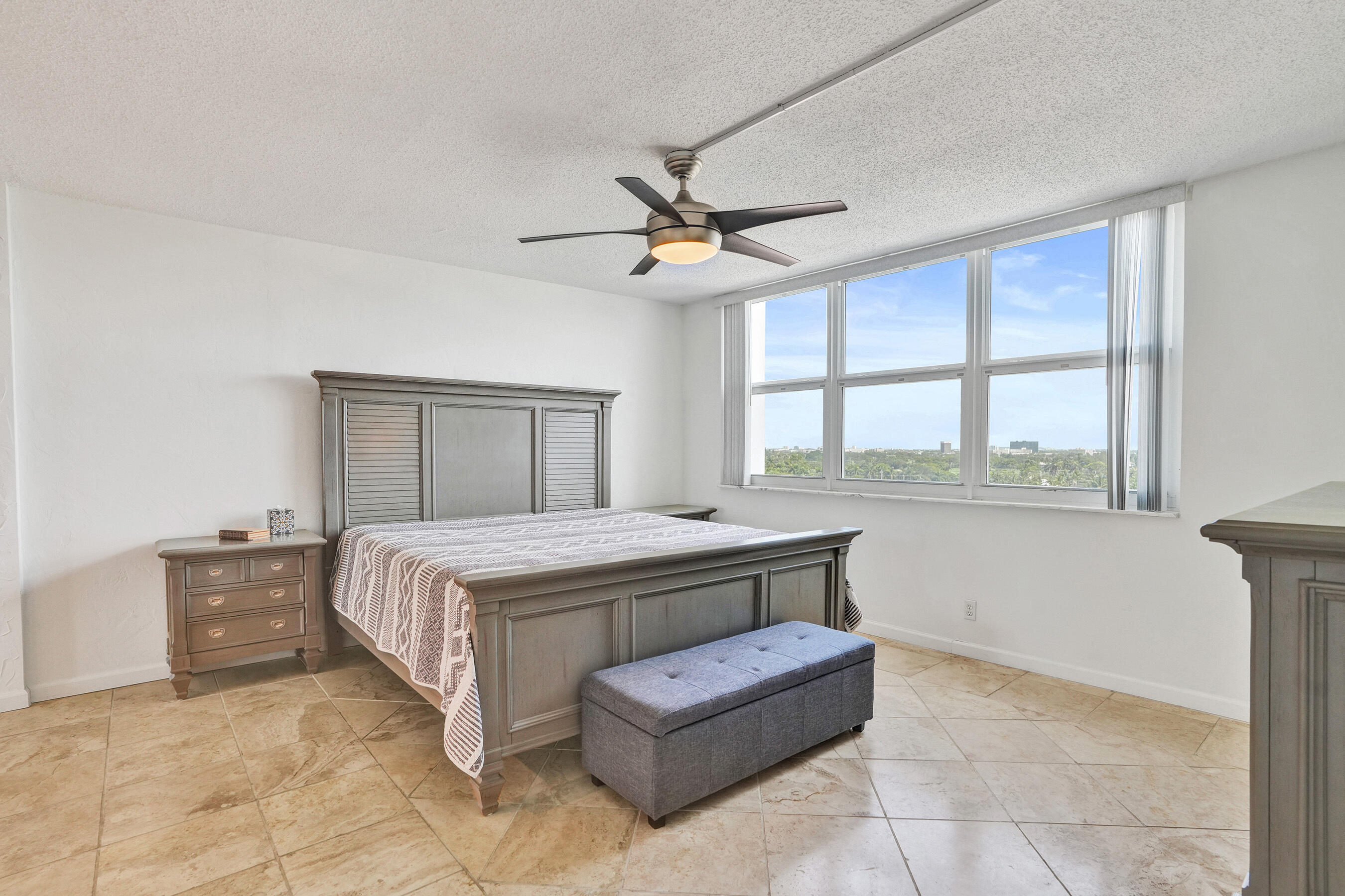 CARLYLE CONDOMINIUM - Residential