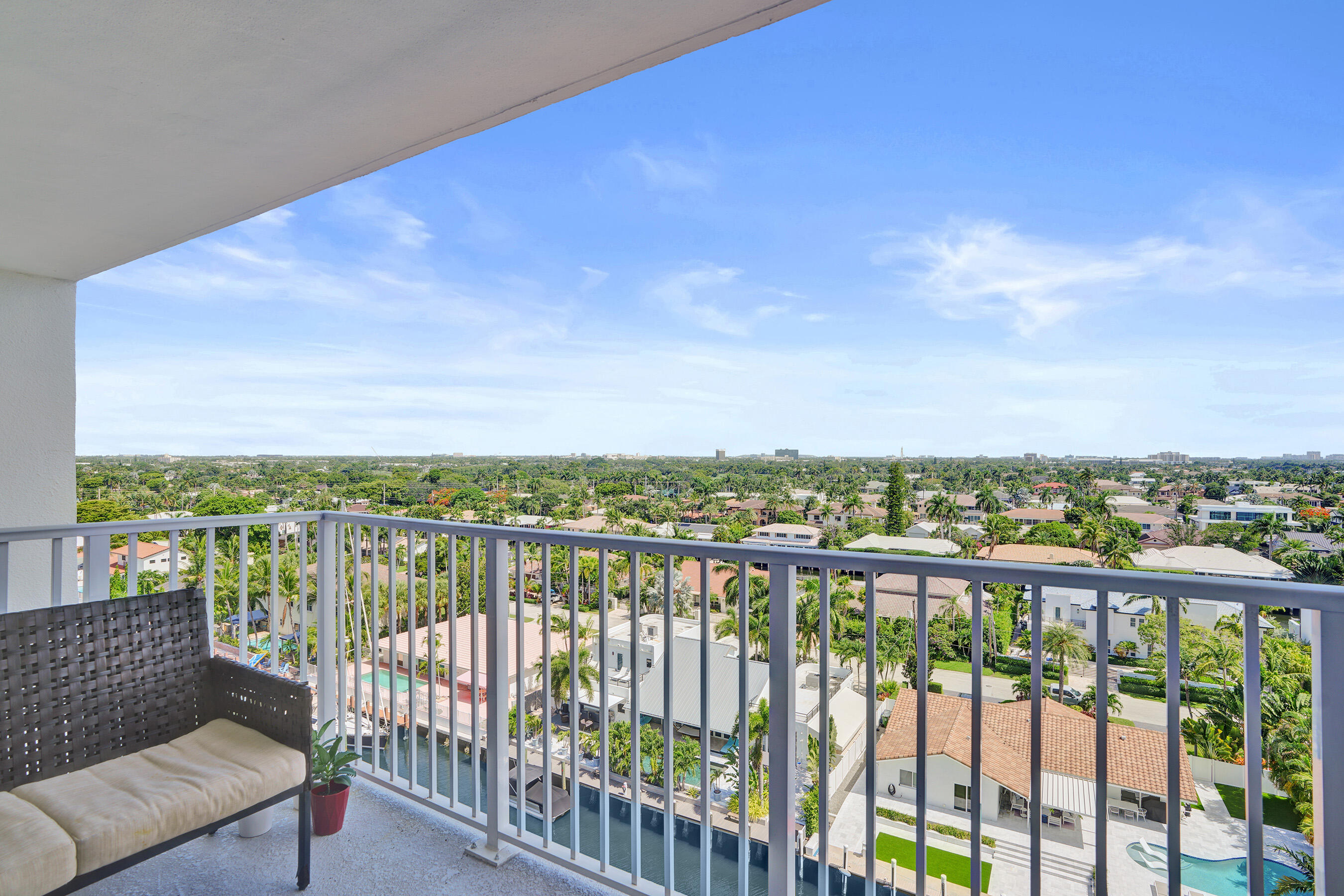 CARLYLE CONDOMINIUM - Residential