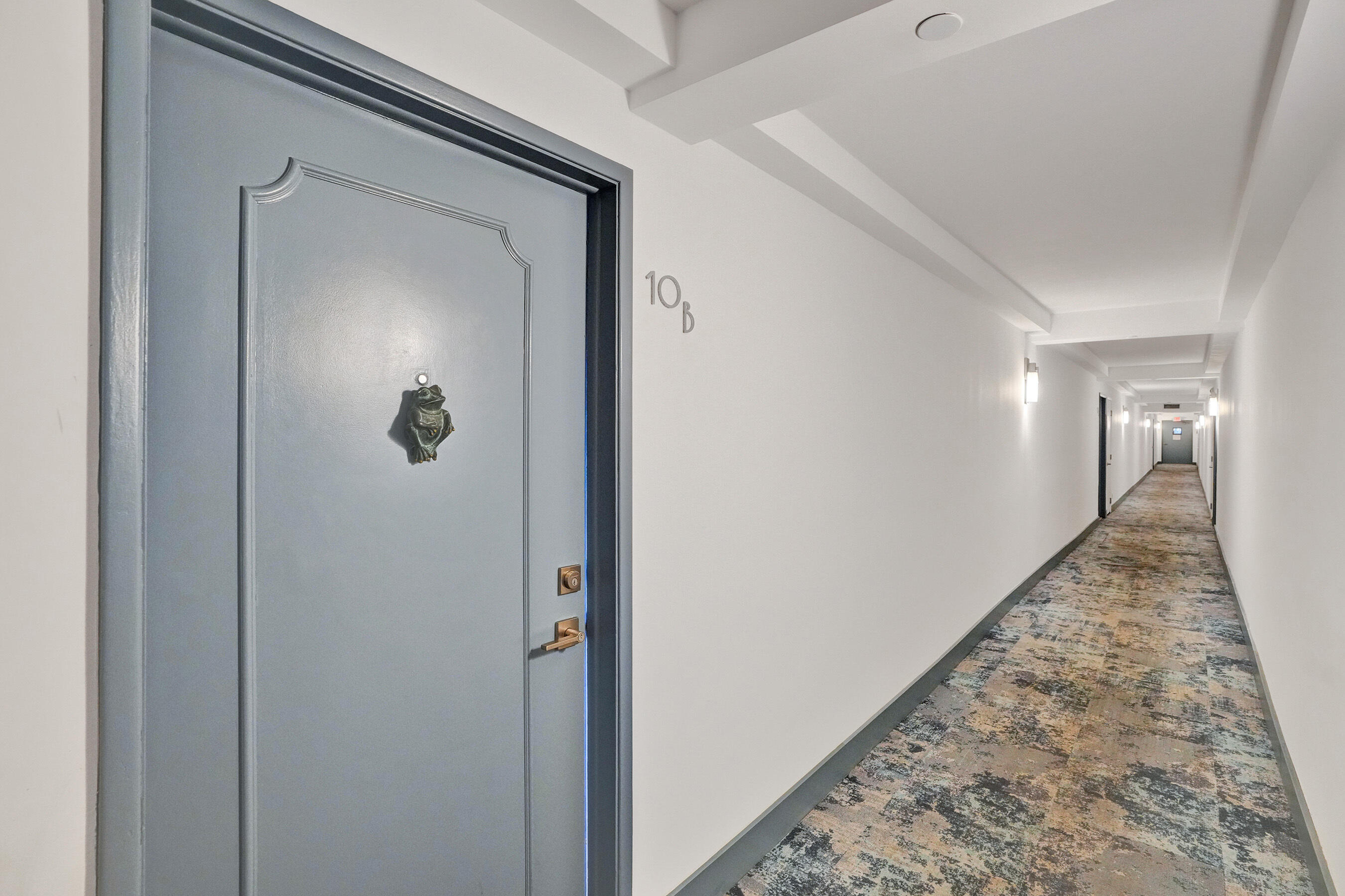 CARLYLE CONDOMINIUM - Residential