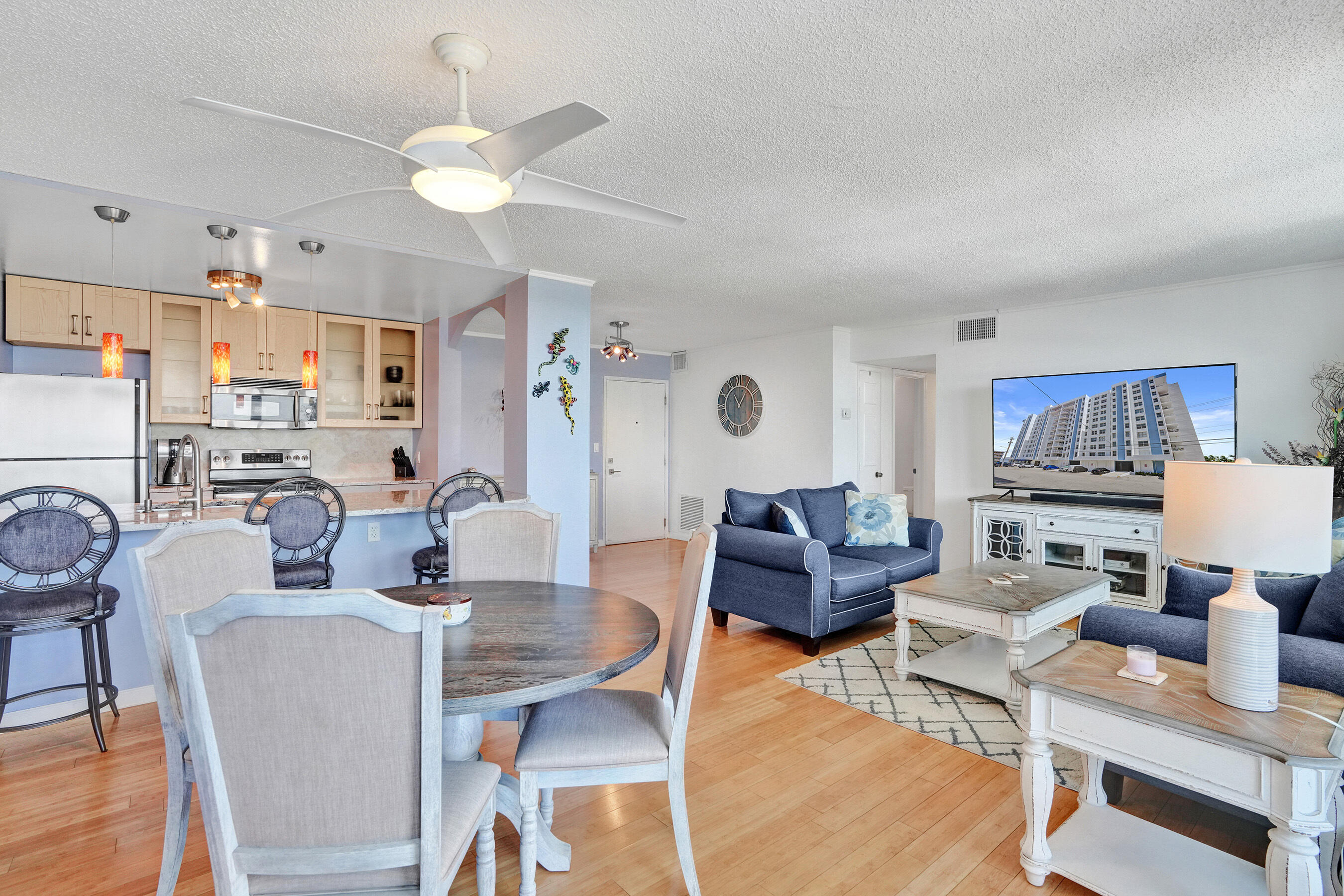 CARLYLE CONDOMINIUM - Residential