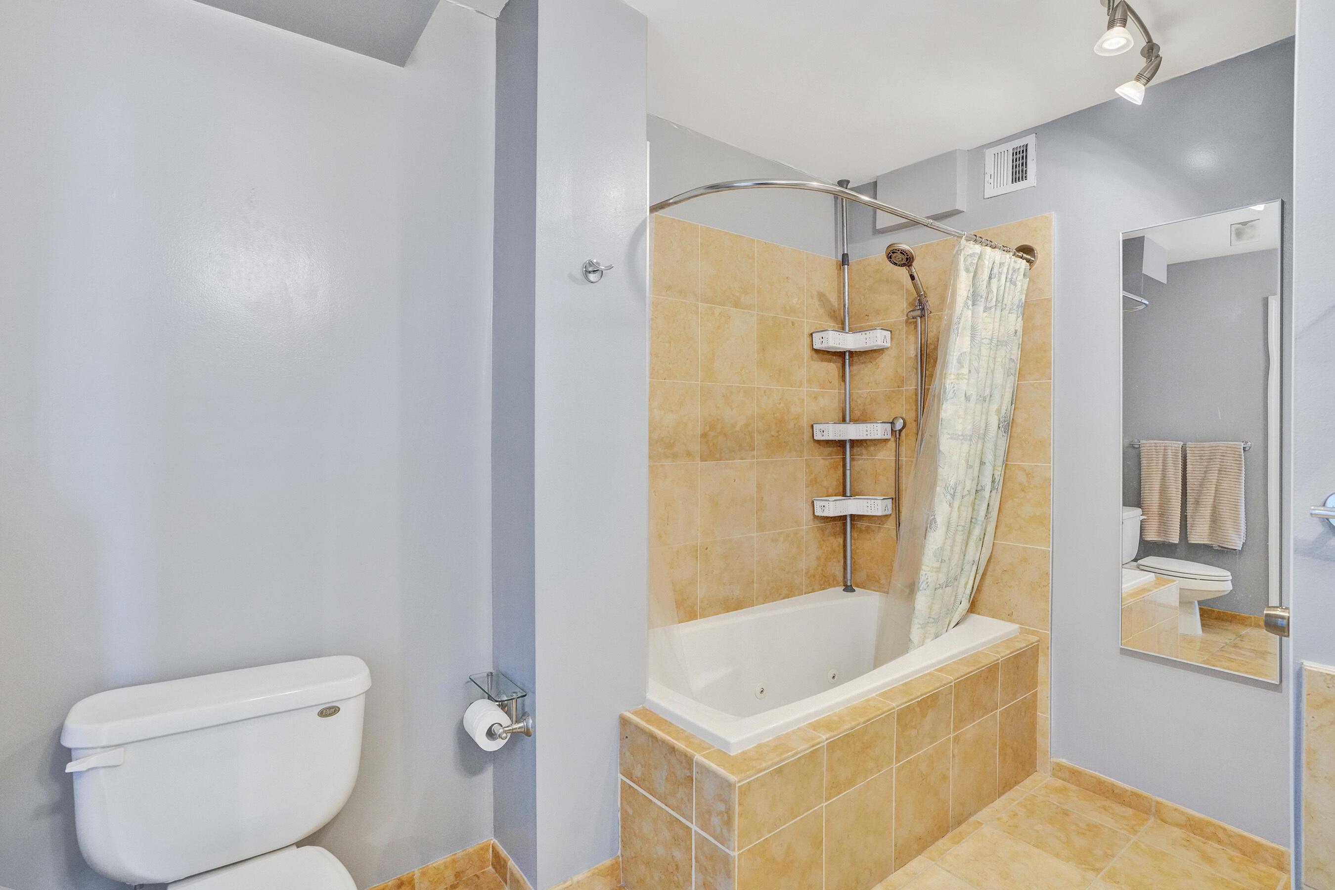 CARLYLE CONDOMINIUM - Residential