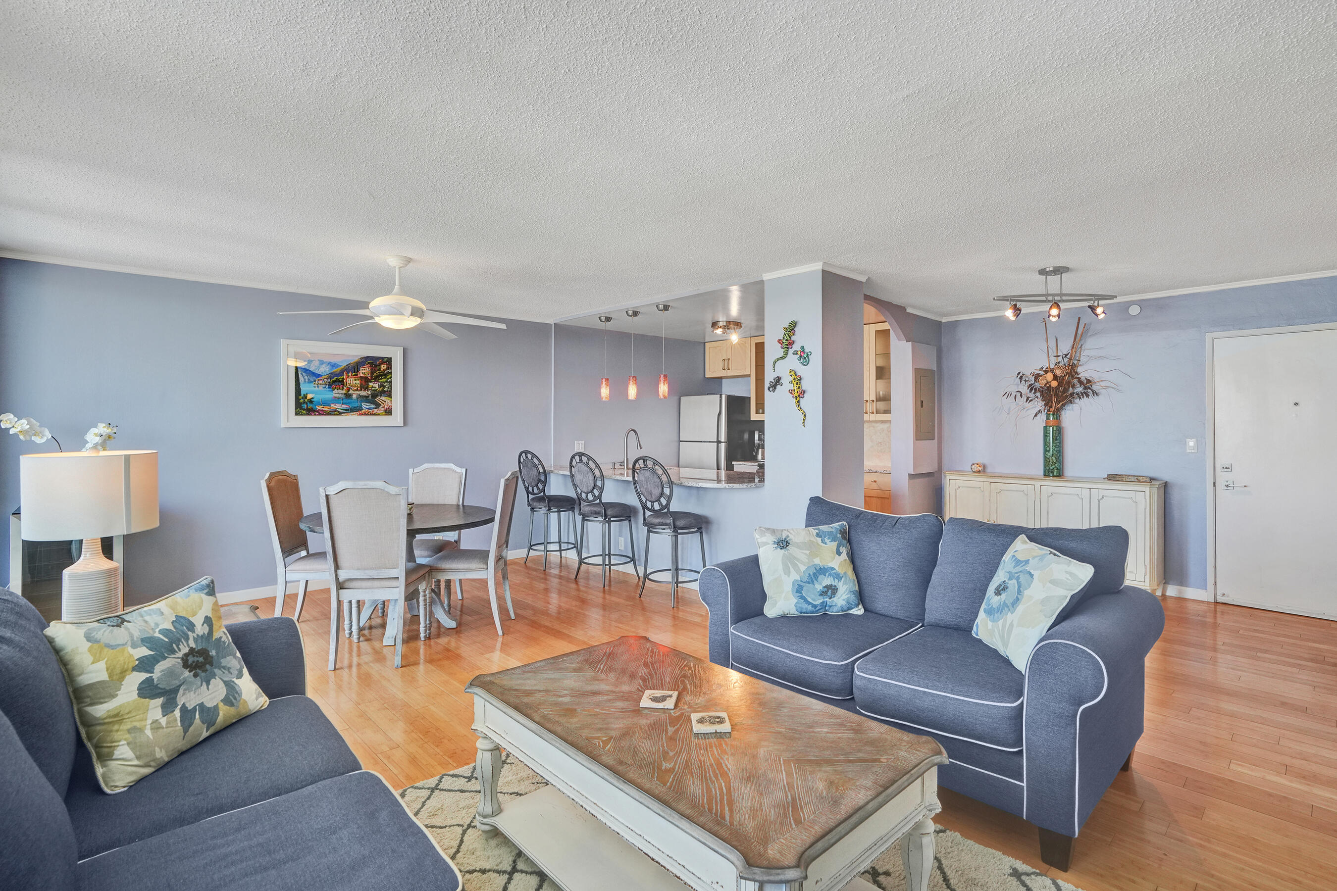 CARLYLE CONDOMINIUM - Residential