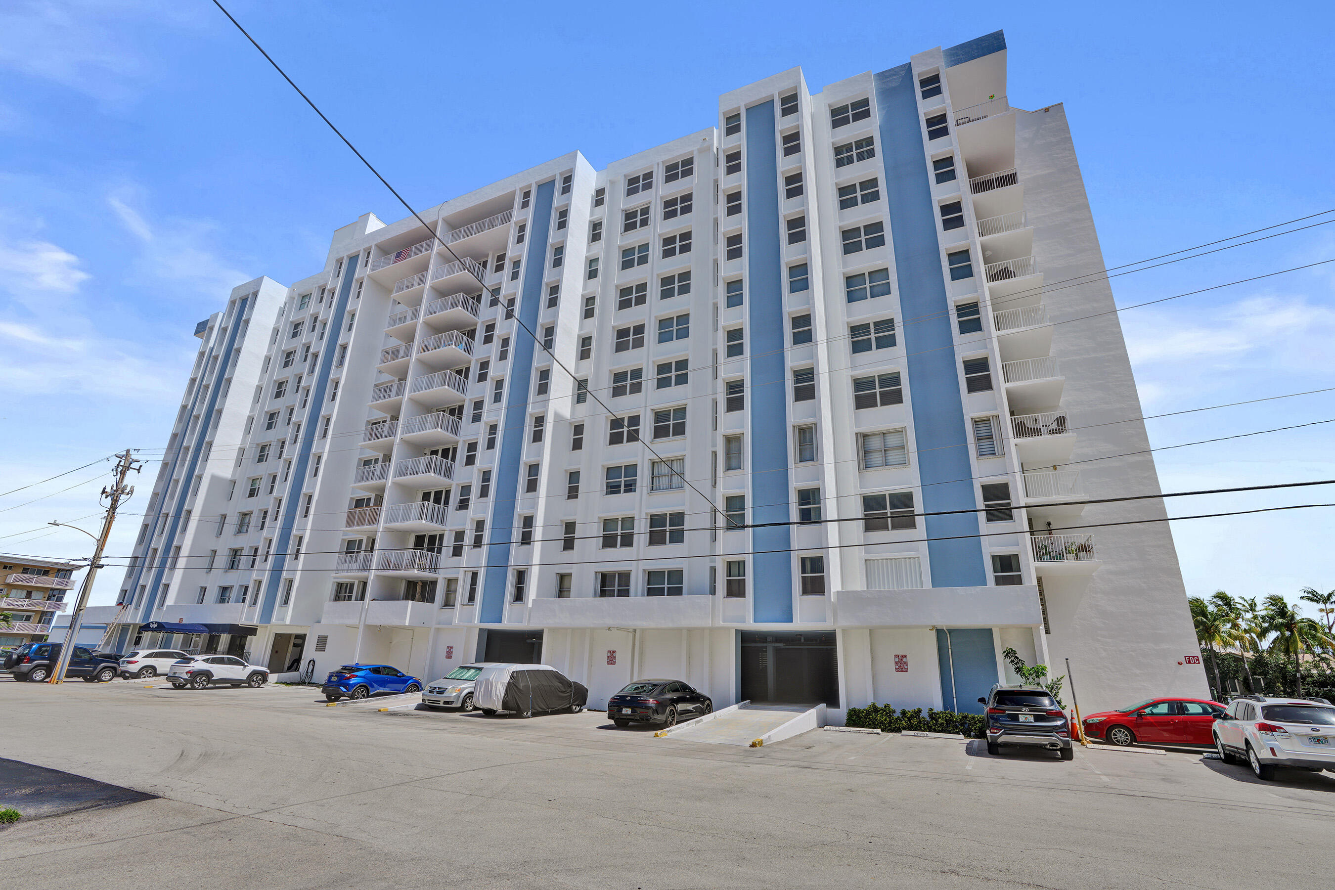 CARLYLE CONDOMINIUM - Residential