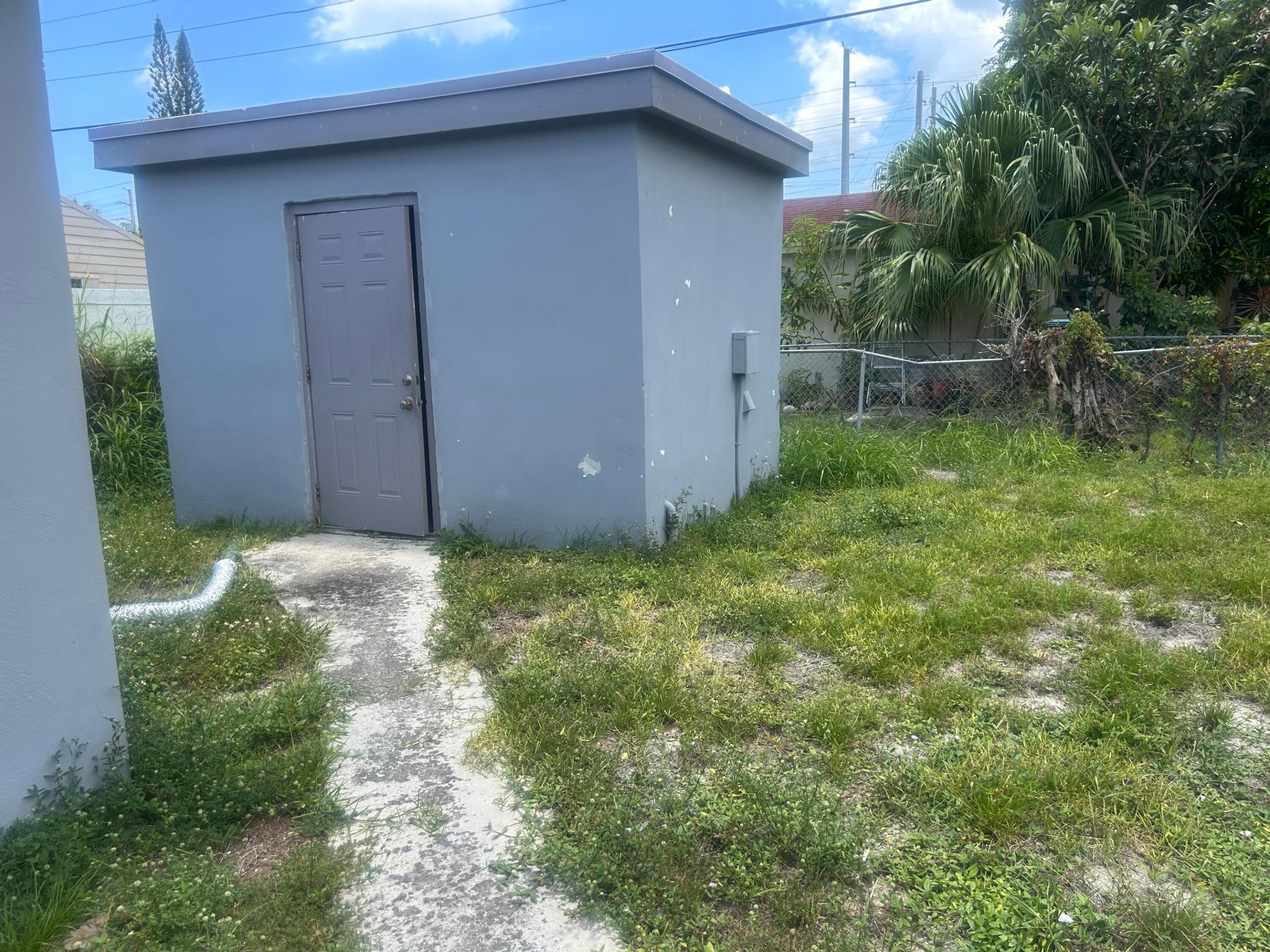 RIVIERA BEACH HEIGHTS ADD 9 - Residential Lease