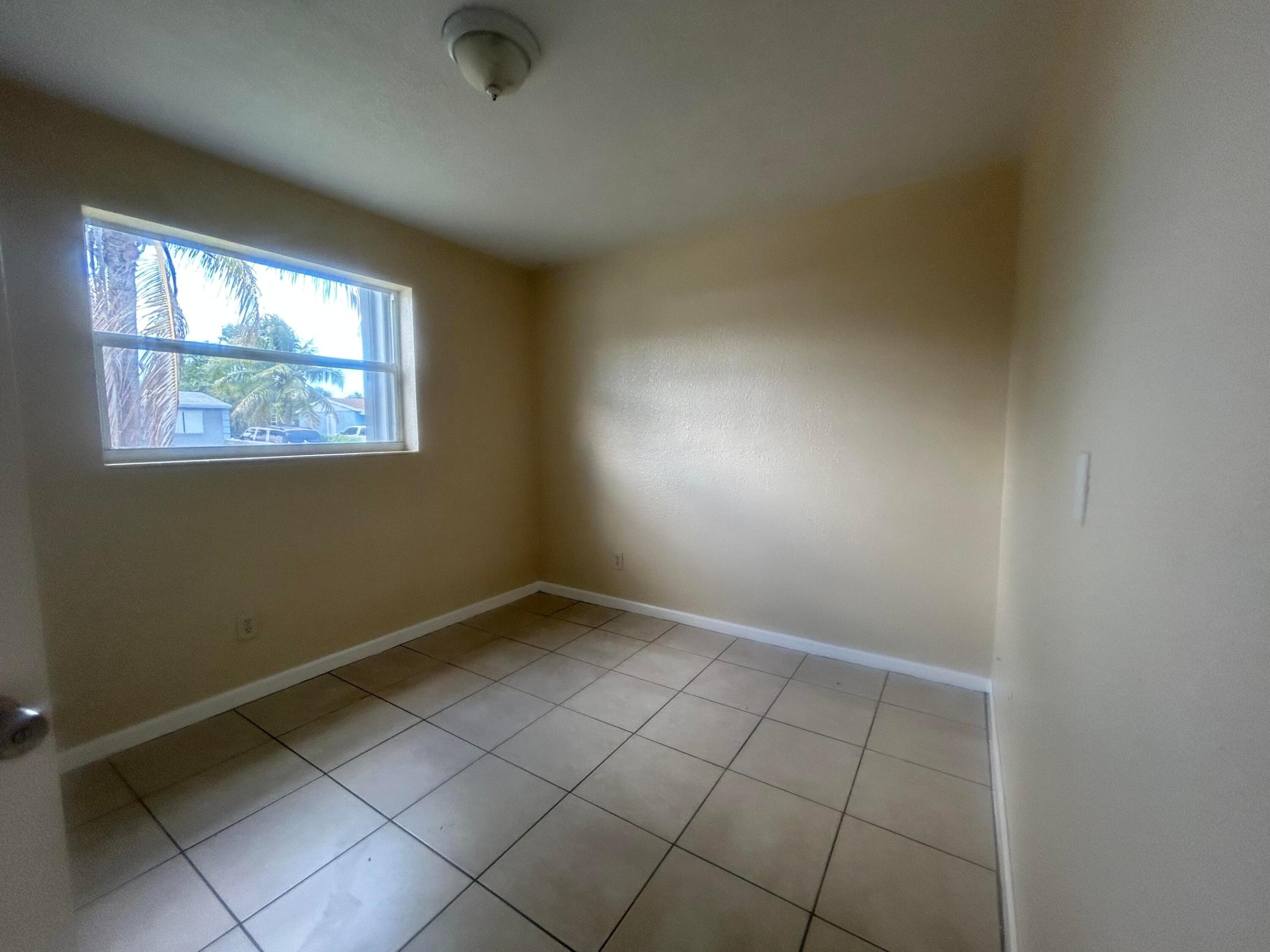 RIVIERA BEACH HEIGHTS ADD 9 - Residential Lease