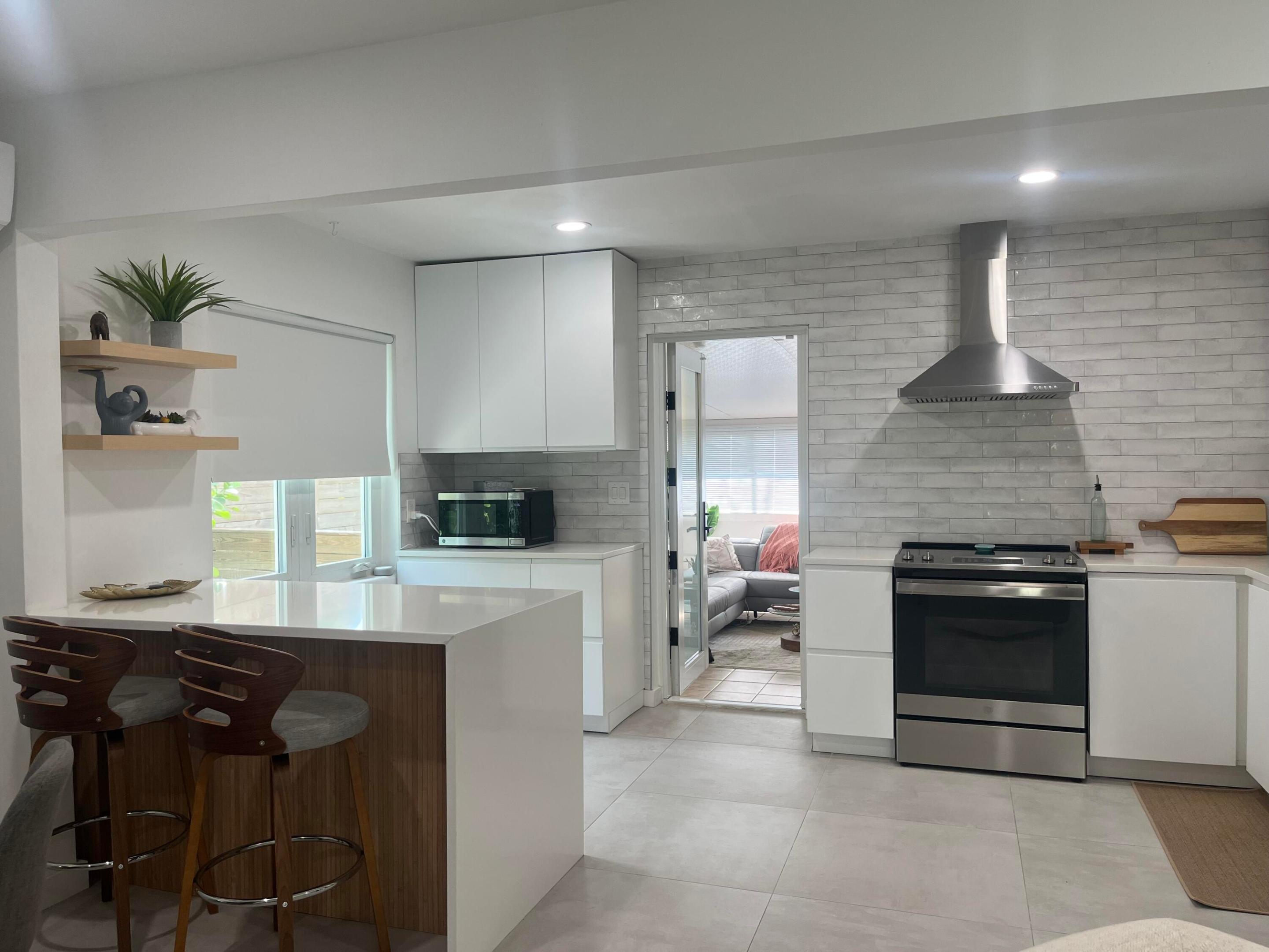 NORTH LAKE WORTH - Residential