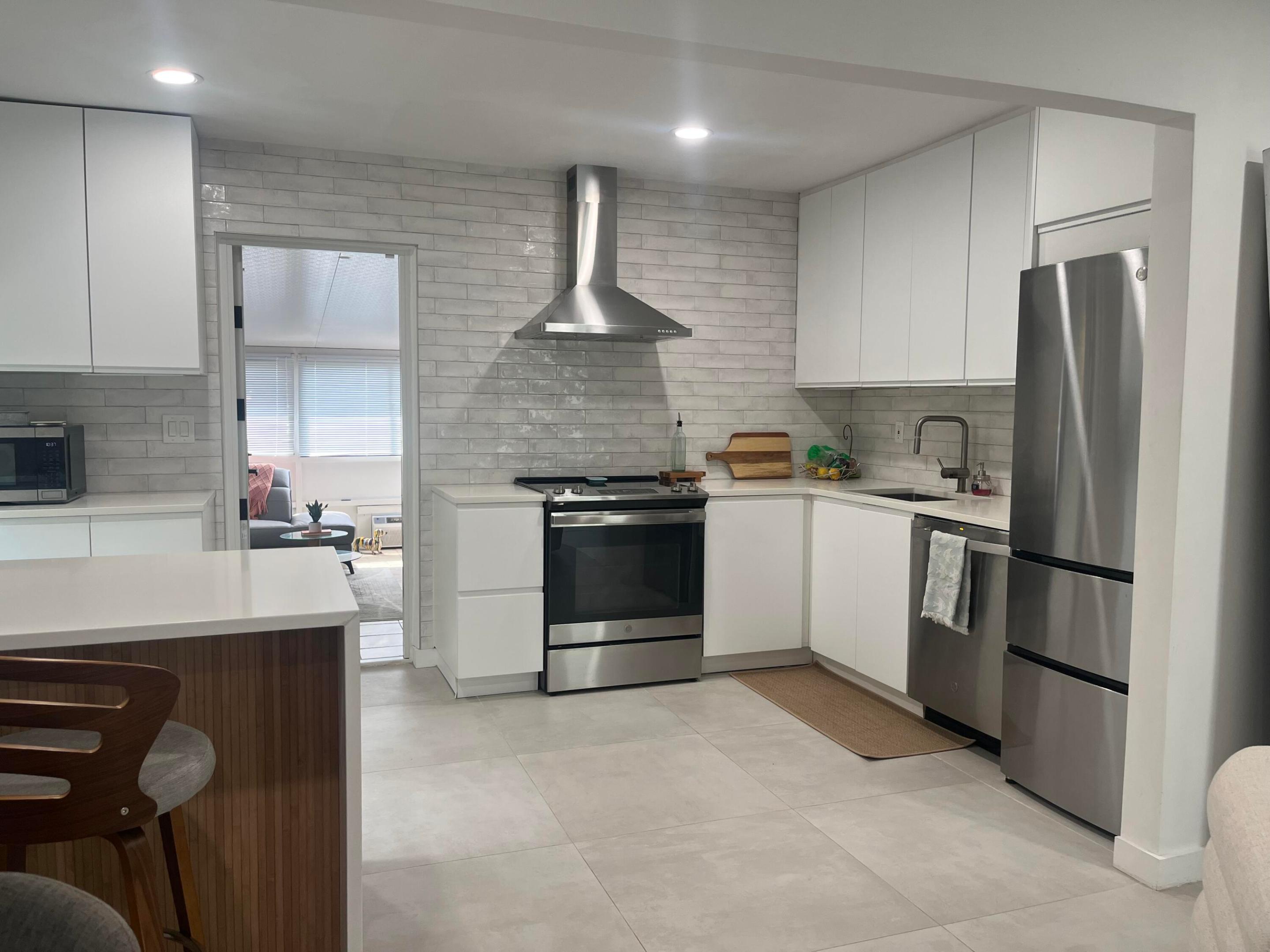 NORTH LAKE WORTH - Residential