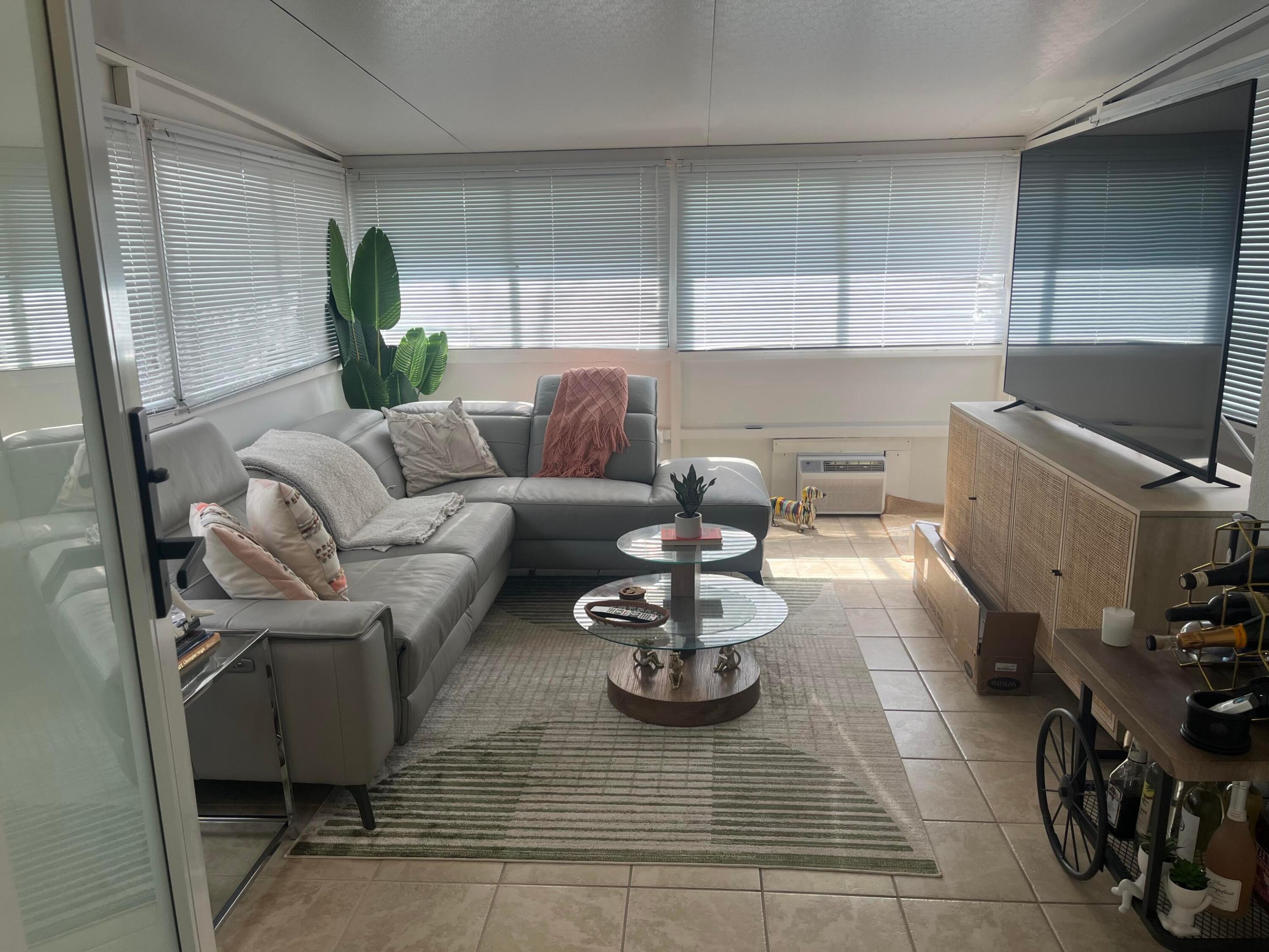 NORTH LAKE WORTH - Residential