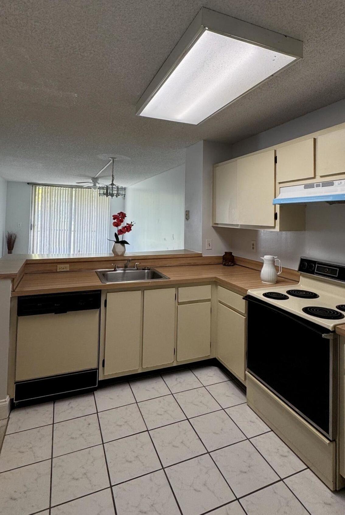 CASCADES OF LAUDERHILL 2 CONDO - Residential