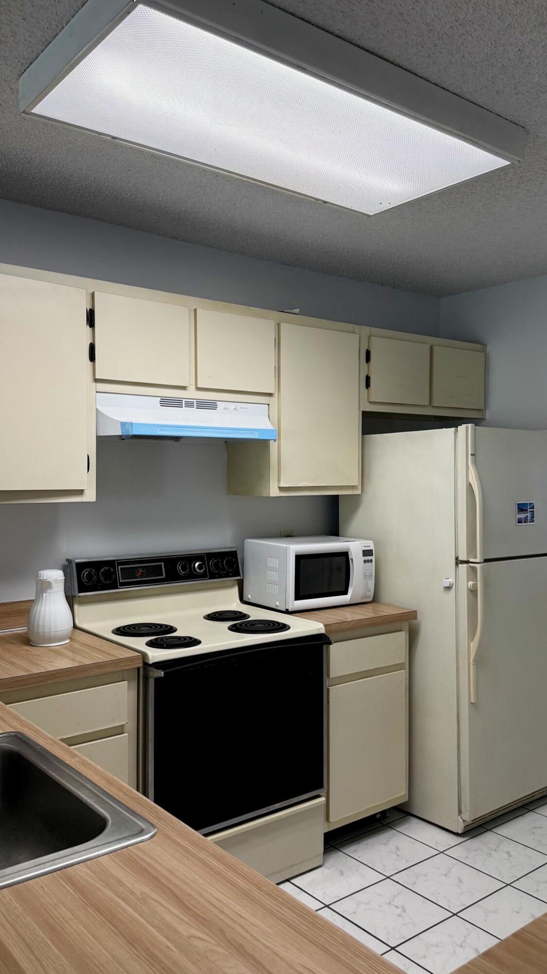 CASCADES OF LAUDERHILL 2 CONDO - Residential