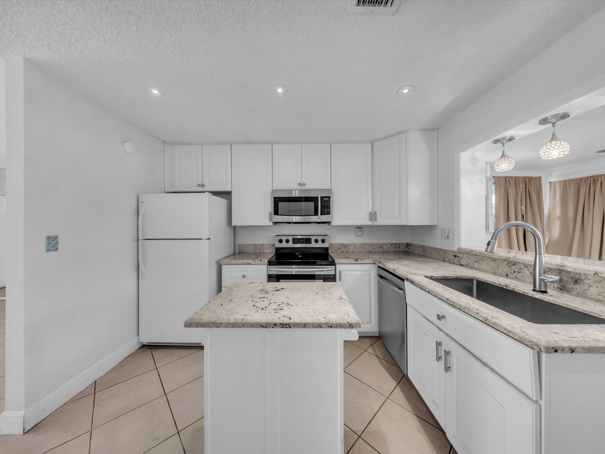 MAINLANDS OF TAMARAC LAKES - Residential