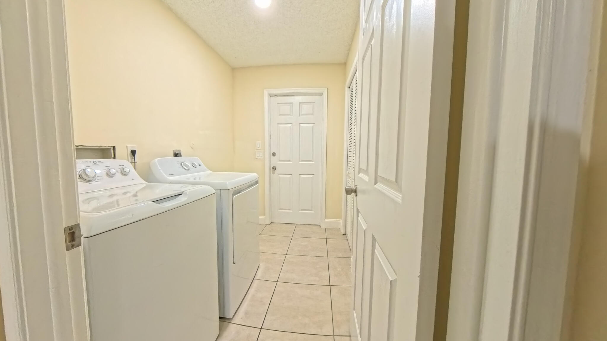 SUGAR POND MANOR OF WELLINGTON - Residential Lease