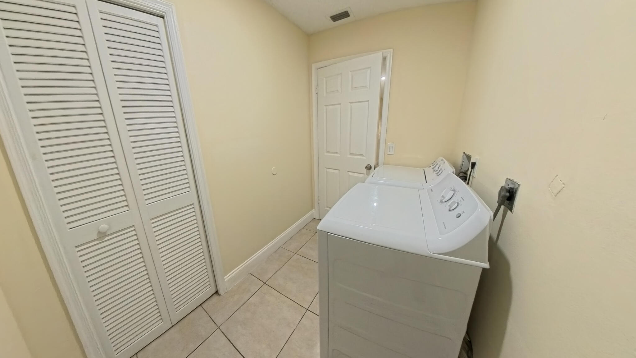 SUGAR POND MANOR OF WELLINGTON - Residential Lease