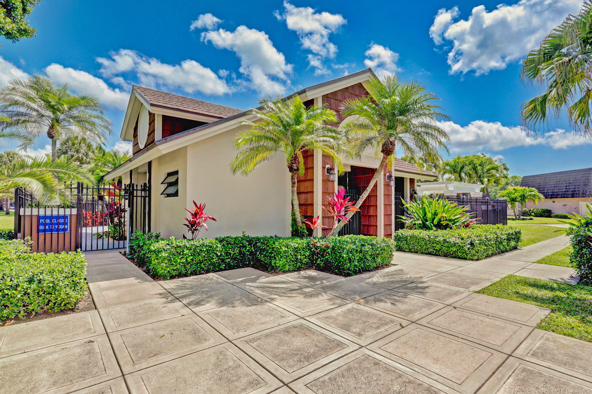 HERITAGE VILLAGE OF P B LAKES - Residential