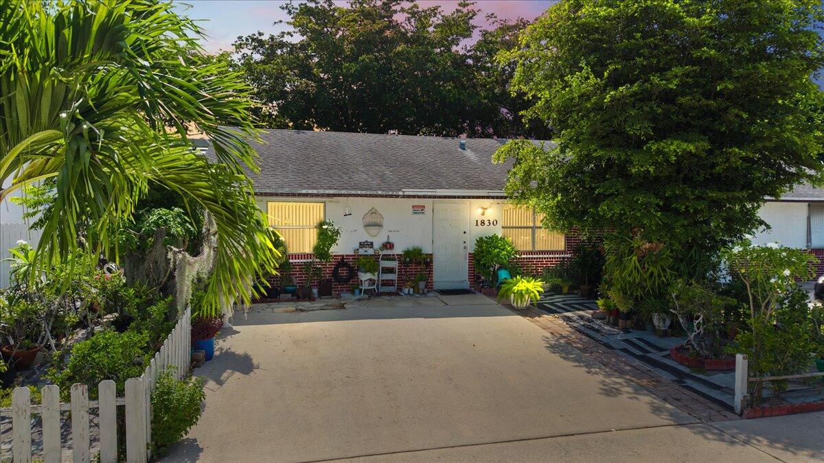 VILLAS OF PALM BEACH 1 - Residential