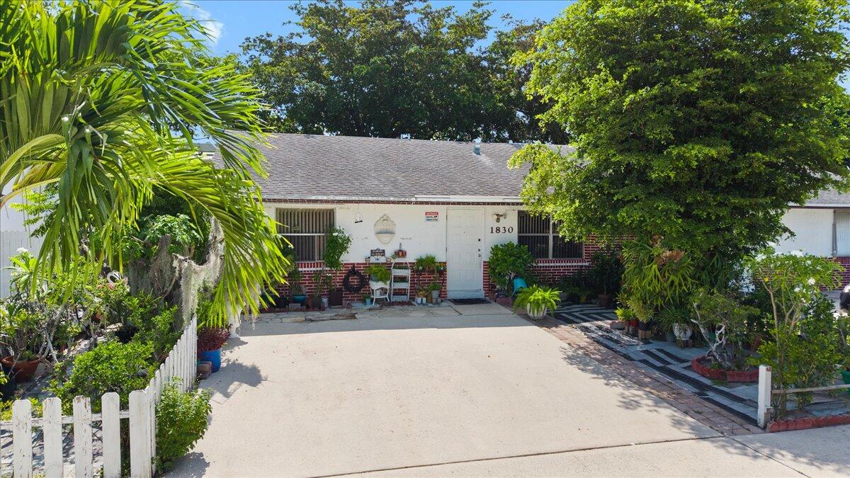 VILLAS OF PALM BEACH 1 - Residential