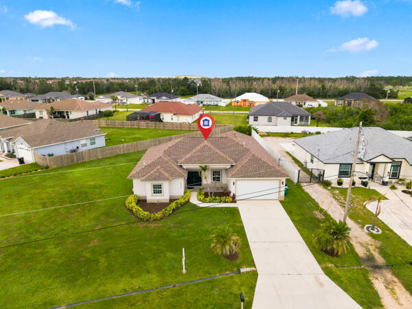 BEAUTIFUL HOME! Build 2017 located close to St. Lucie West in Port St. Lucie, FL. 4 bedrooms plus Den/office/ 3 baths. Custom kitchen with 42'' cabinets, granite counter-tops, 24 x 24 porcelain floors,  stainless steel appliances, 10' ceilings, Large Master Bedroom Suite features walk in closets, dual sinks with oval Roman Tub and separate shower with frame less glass. Home is light and bright and neutral. Laundry room off kitchen. Professionally landscaped. MUST SEE!!