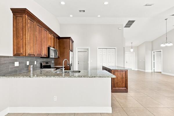 PORT ST LUCIE SECTION 46 1ST REPLAT - Residential