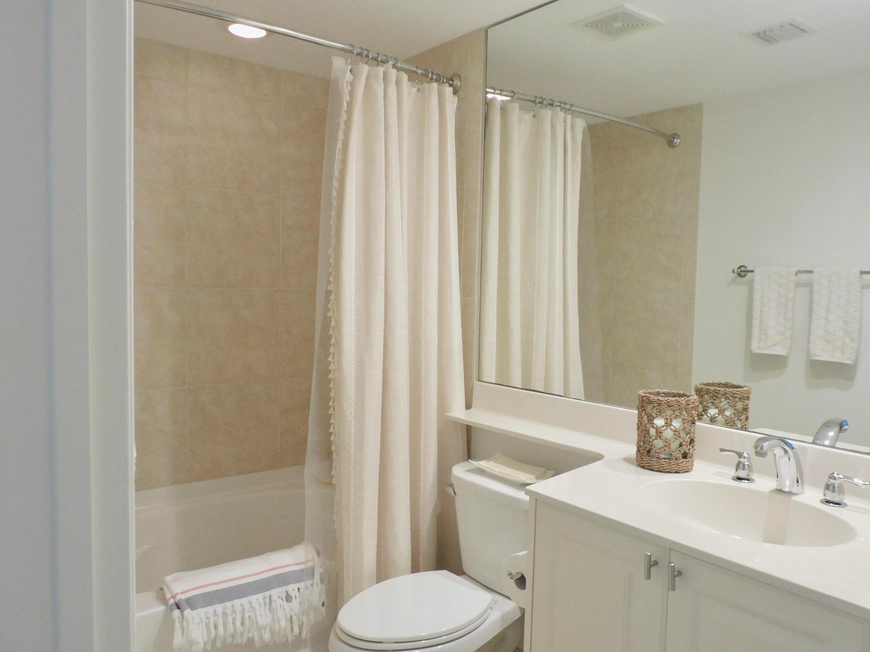 HARBORAGE YACHT CONDO - Residential